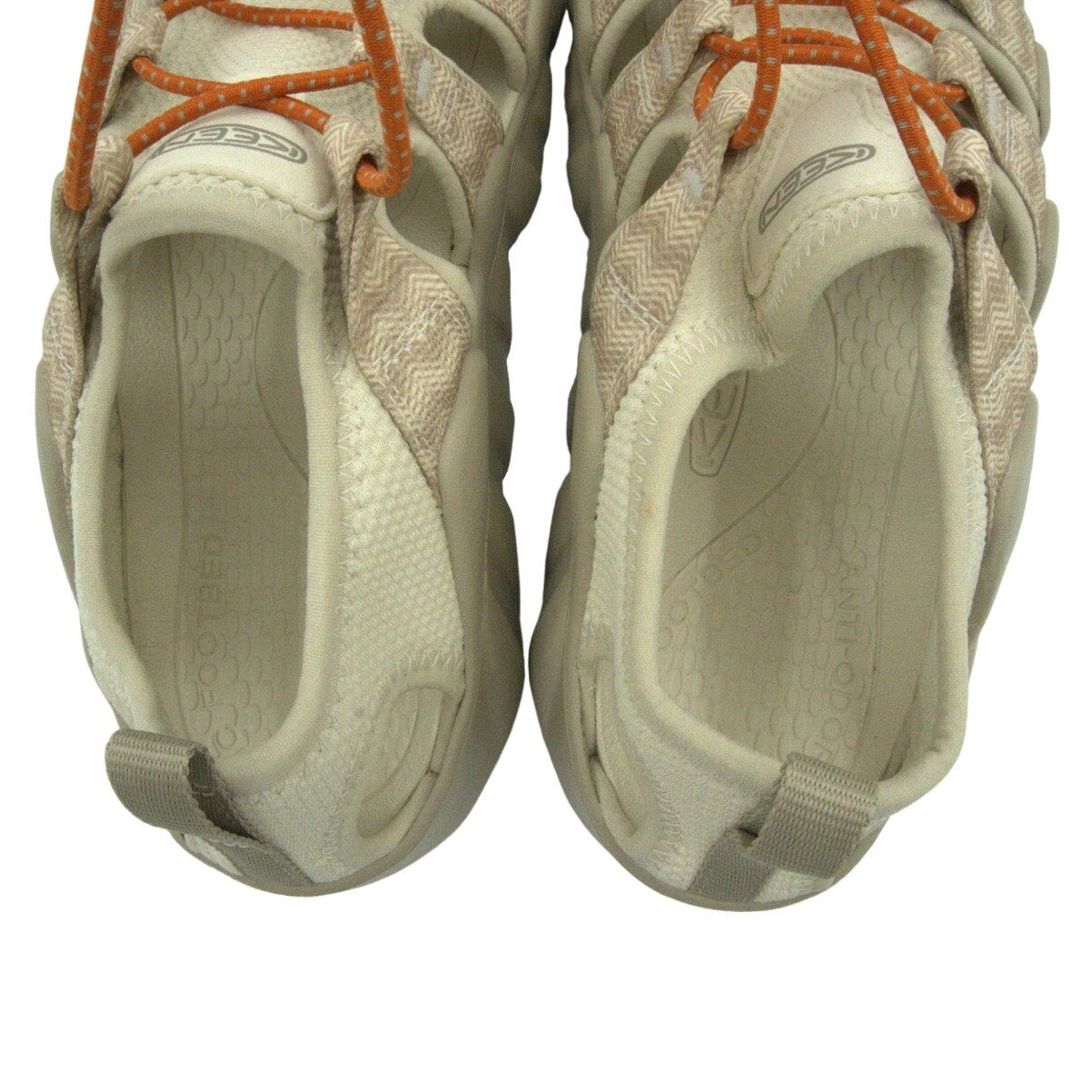 Keen Whisper women's closed-toe hiking sandals in US 8.5, featuring durable straps and rugged soles for outdoor adventures.