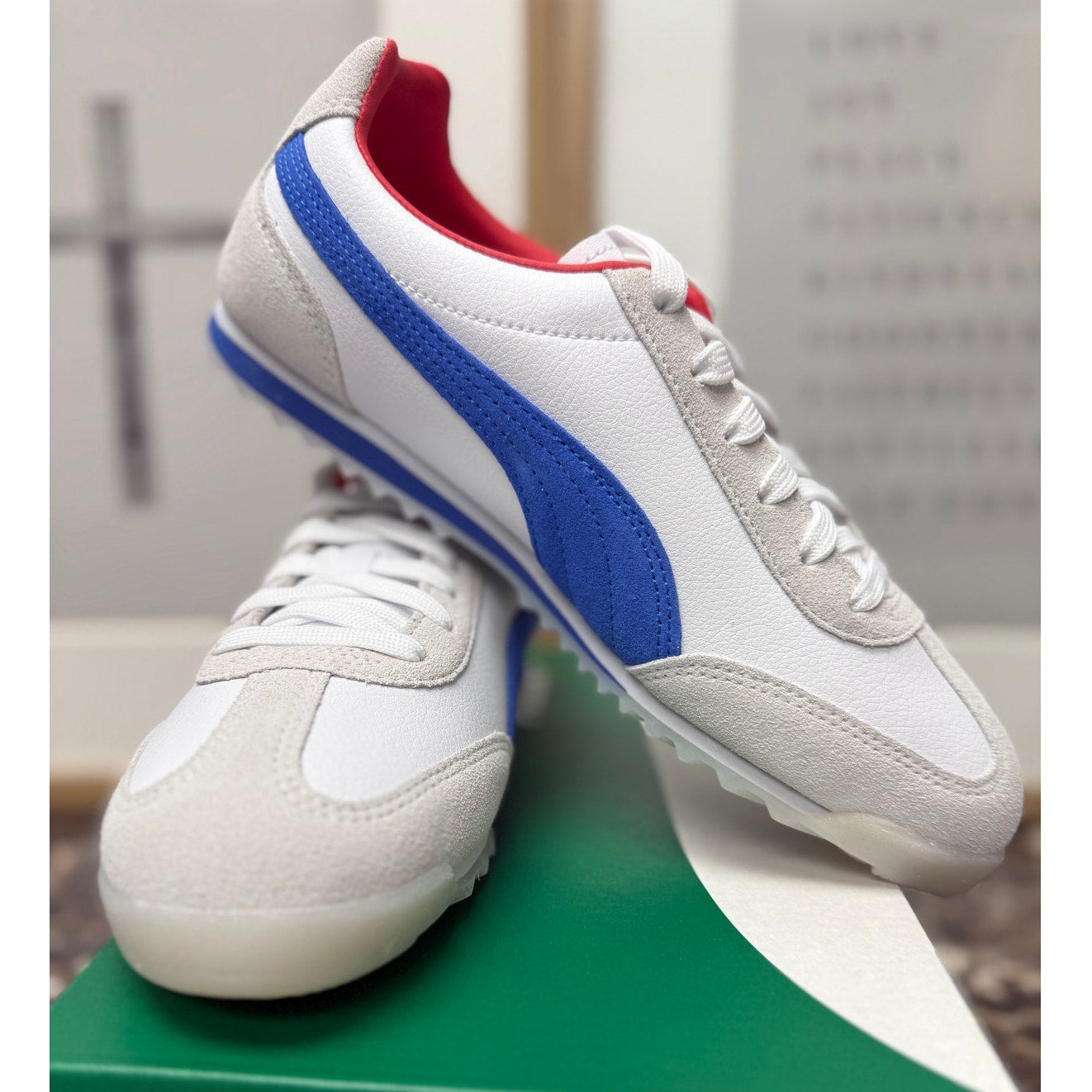 PUMA Arizona Club Flagship WNS “Las Vegas” limited edition women's sneakers in size 8 with vibrant purple and gold accents.