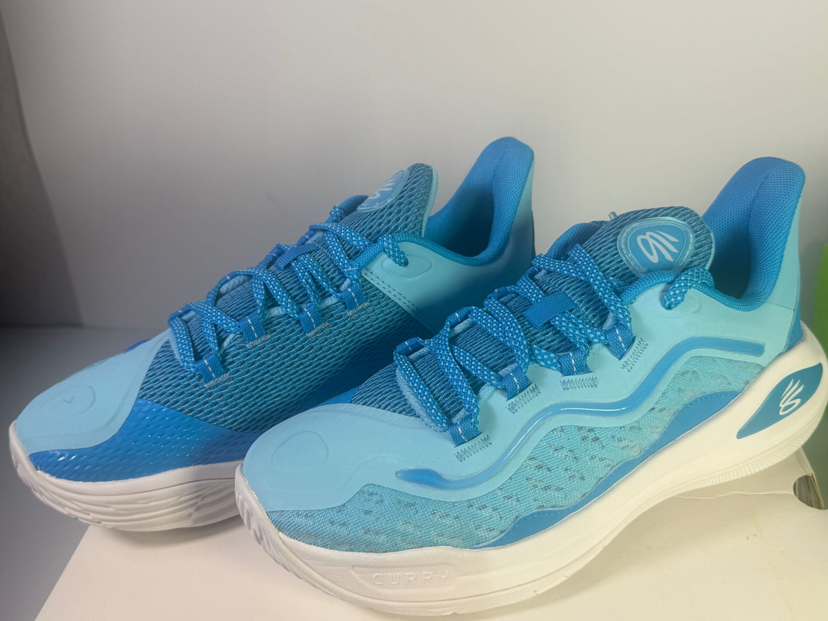 Under Armour Curry Flow blue youth basketball shoes size 7Y, athletic sneakers with breathable design and cushioned sole.