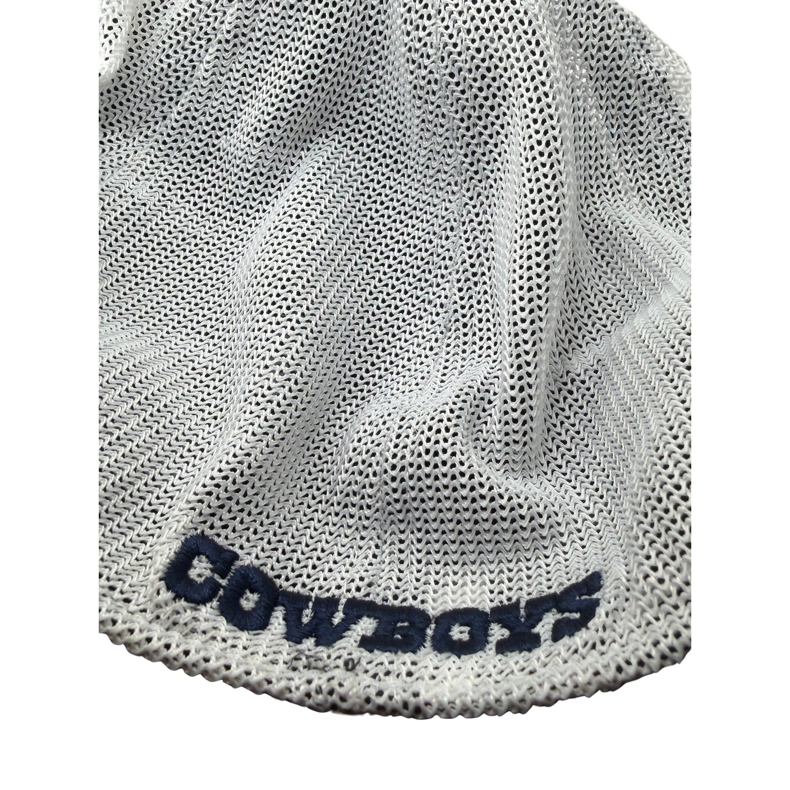 New Era Dallas Cowboys 39THIRTY mesh hat in navy and white, medium/large size, featuring team logo and breathable mesh design.