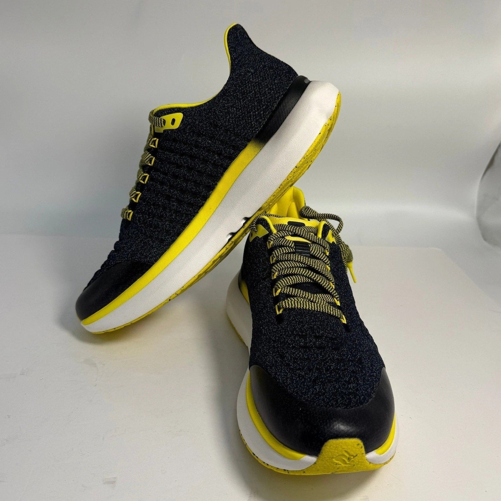 NEW/NWT Rabbit Dream Chaser Running Shoes Black Yellow Men's 11.5 Lightweight