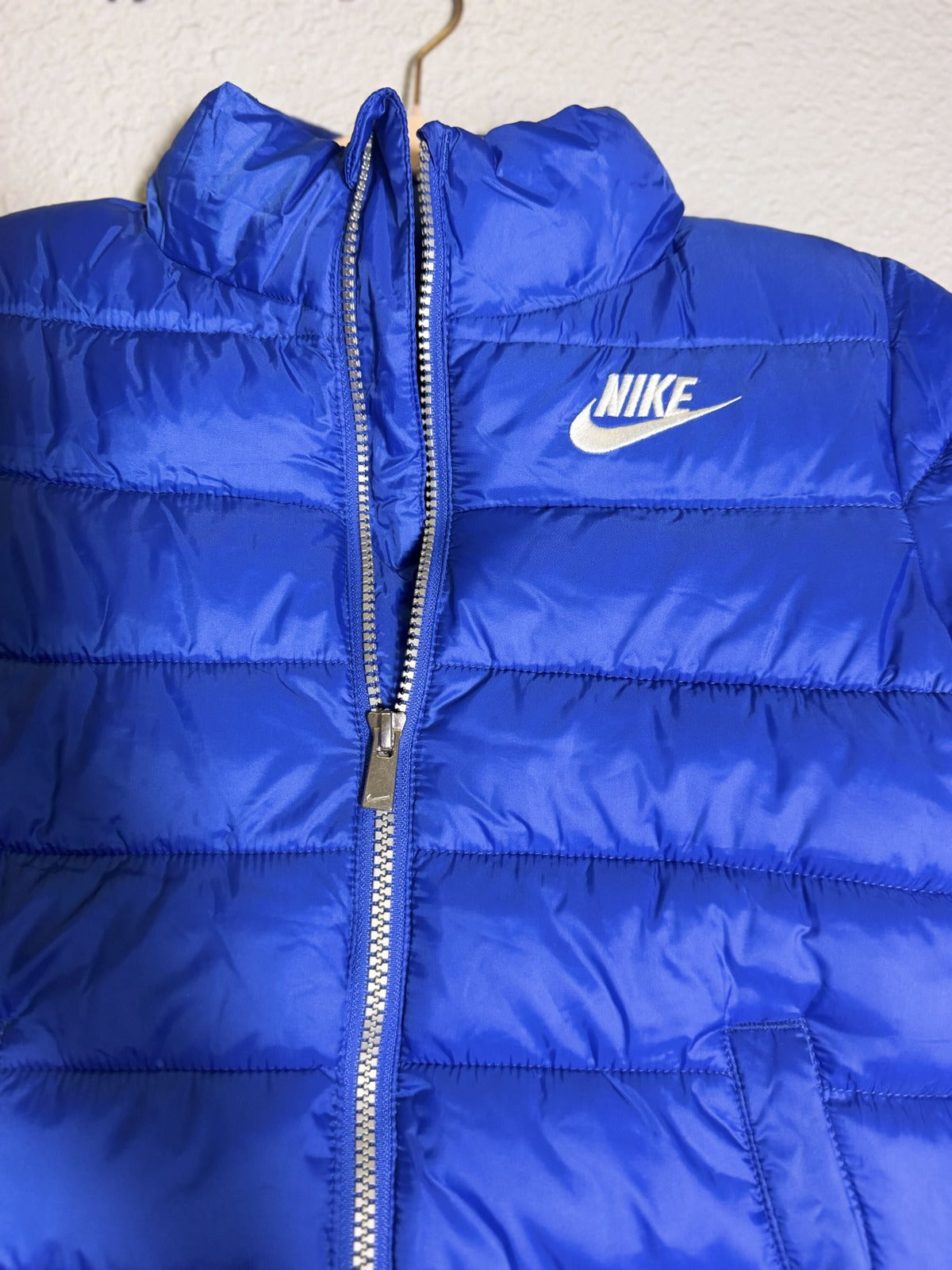 Nike little boys' royal blue puffer jacket, size 6, full zip, lightweight, with Nike swoosh logo, in pristine condition.