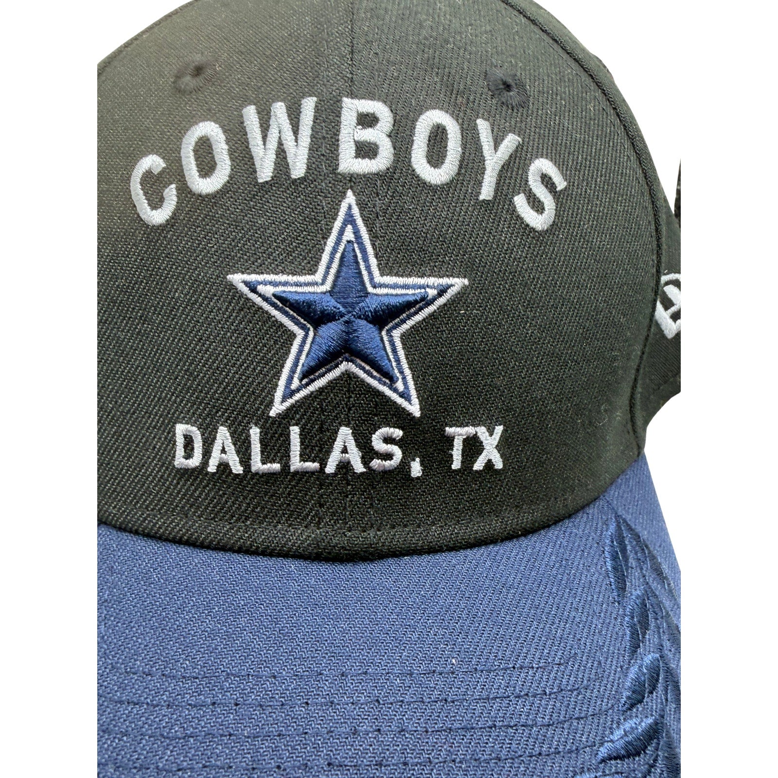 Black and navy New Era Dallas Cowboys NFL hat with embroidered star logo, one size cap, adjustable fit.