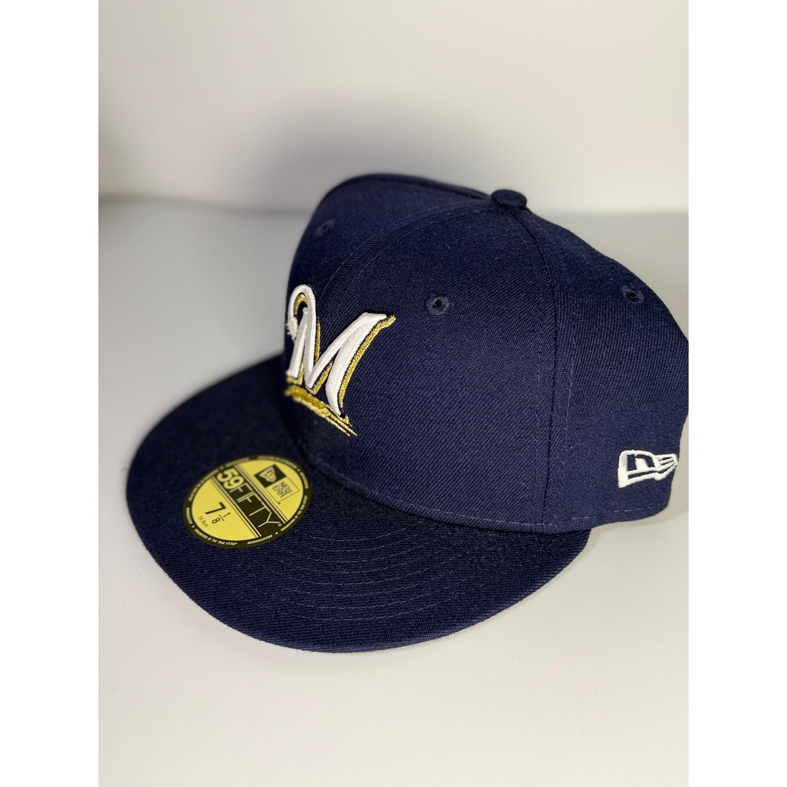 Blue New Era Milwaukee Brewers 59FIFTY fitted cap in size 7 1/8, featuring team logo and MLB branding.