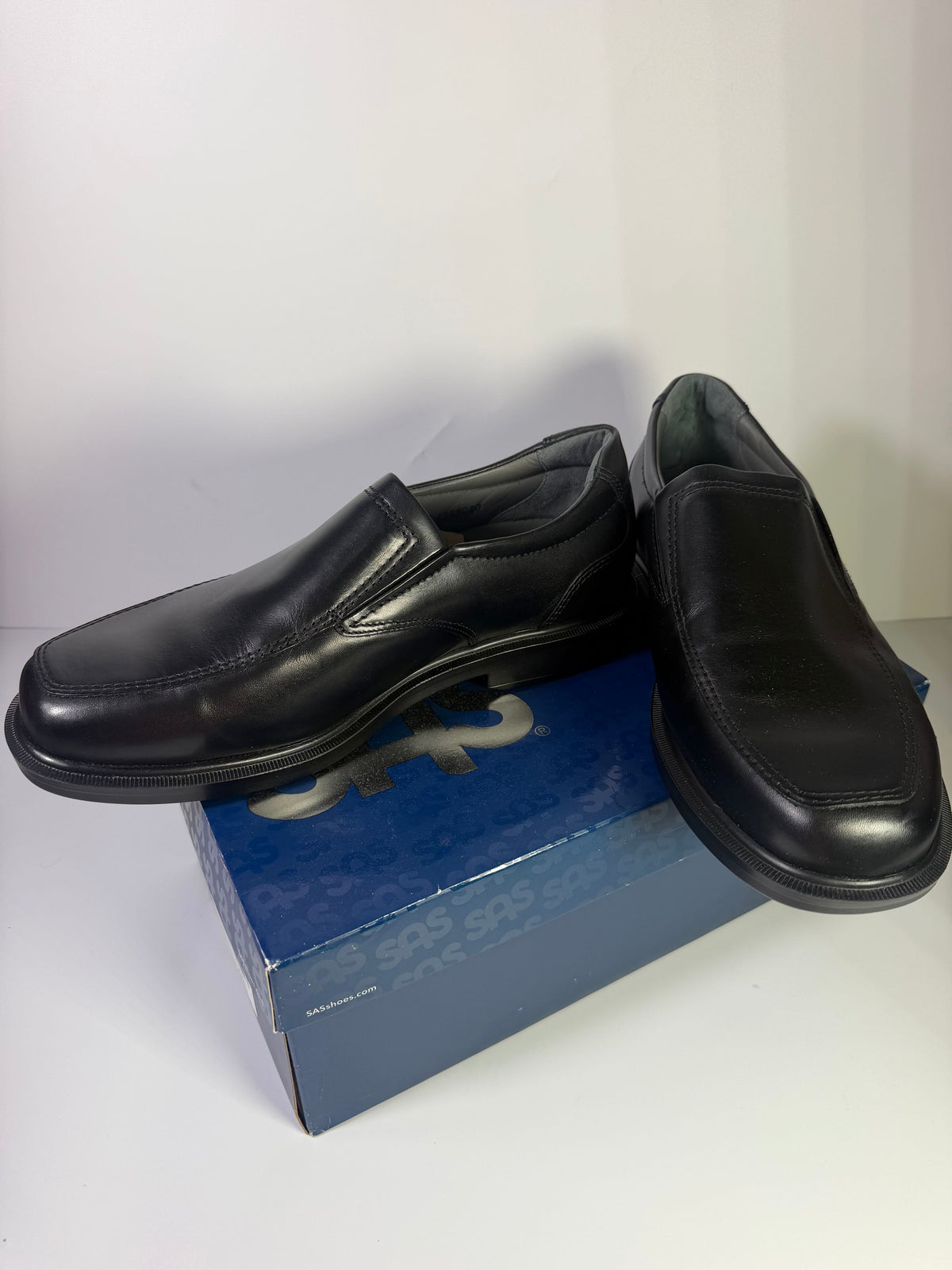 Black SAS men's leather slip-on loafers in size 11.5 wide, showcasing the classic design and smooth leather finish.