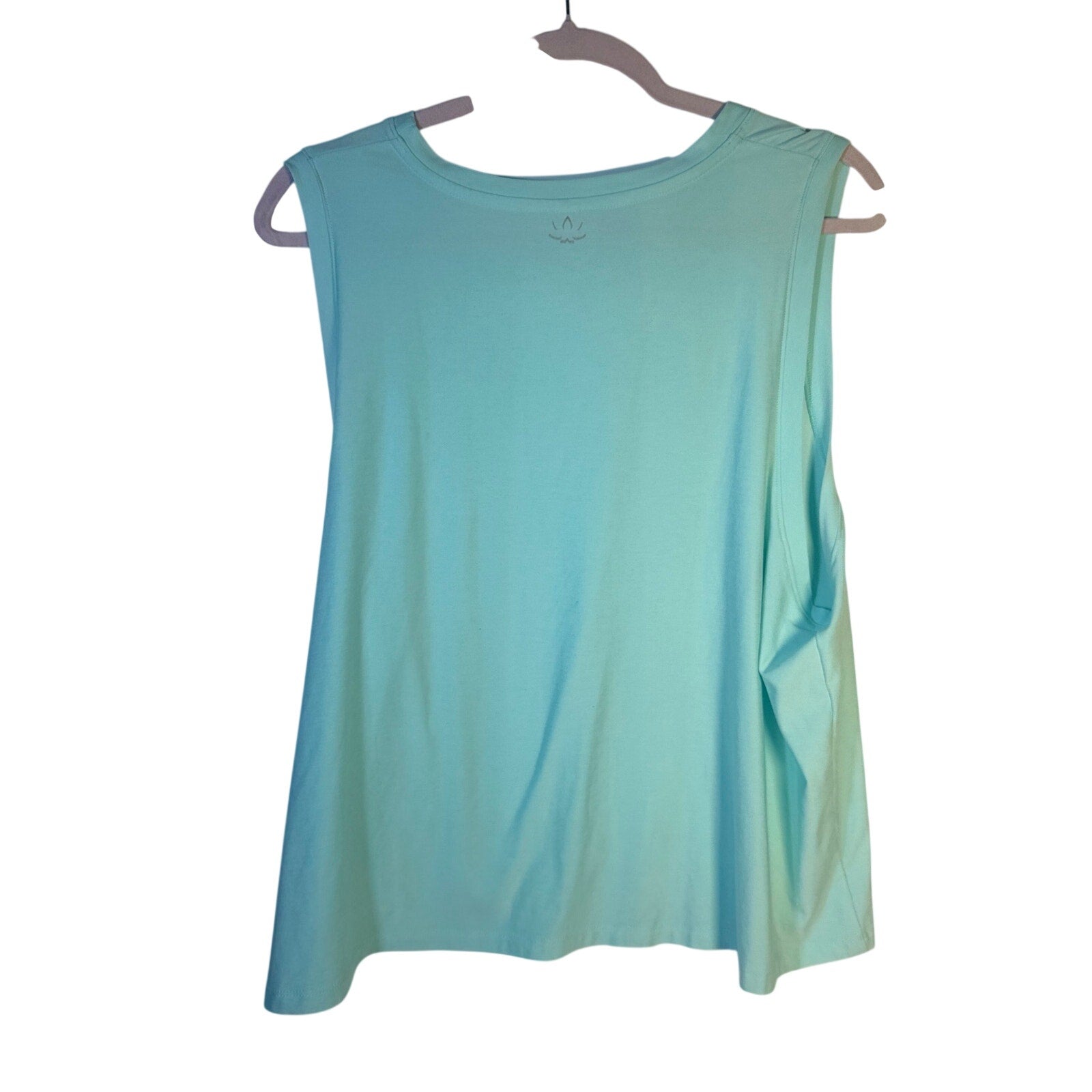 Beyond Yoga women's green sleeveless tank top, size 1X, casual activewear, showing the fitted neckline and soft fabric.