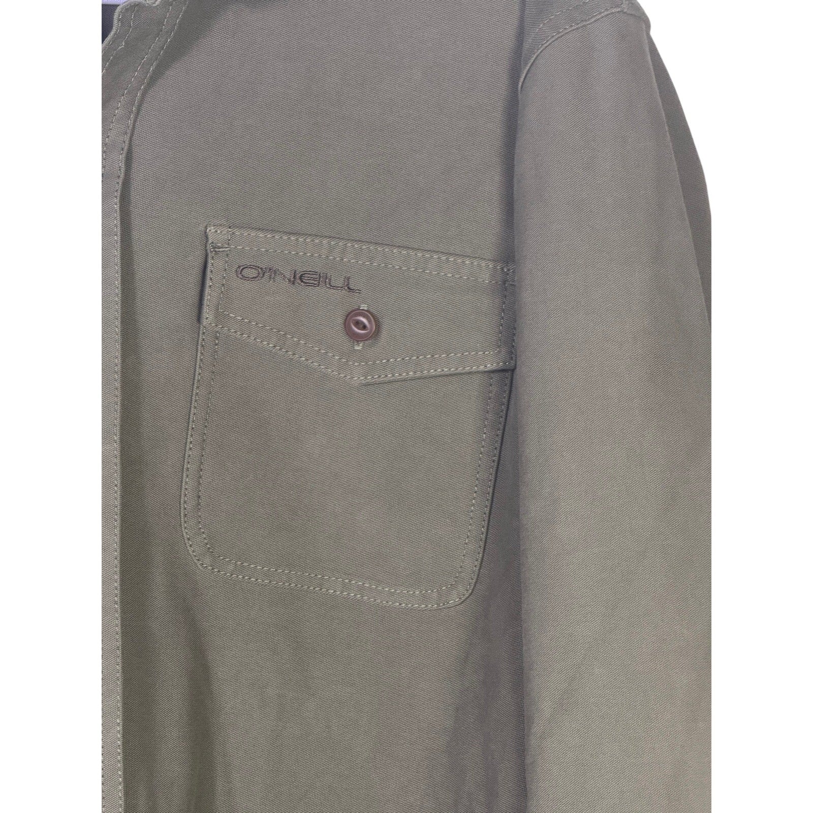 O’Neill men's olive green utility overshirt in size medium, casual button-up shirt with front pockets and durable fabric.