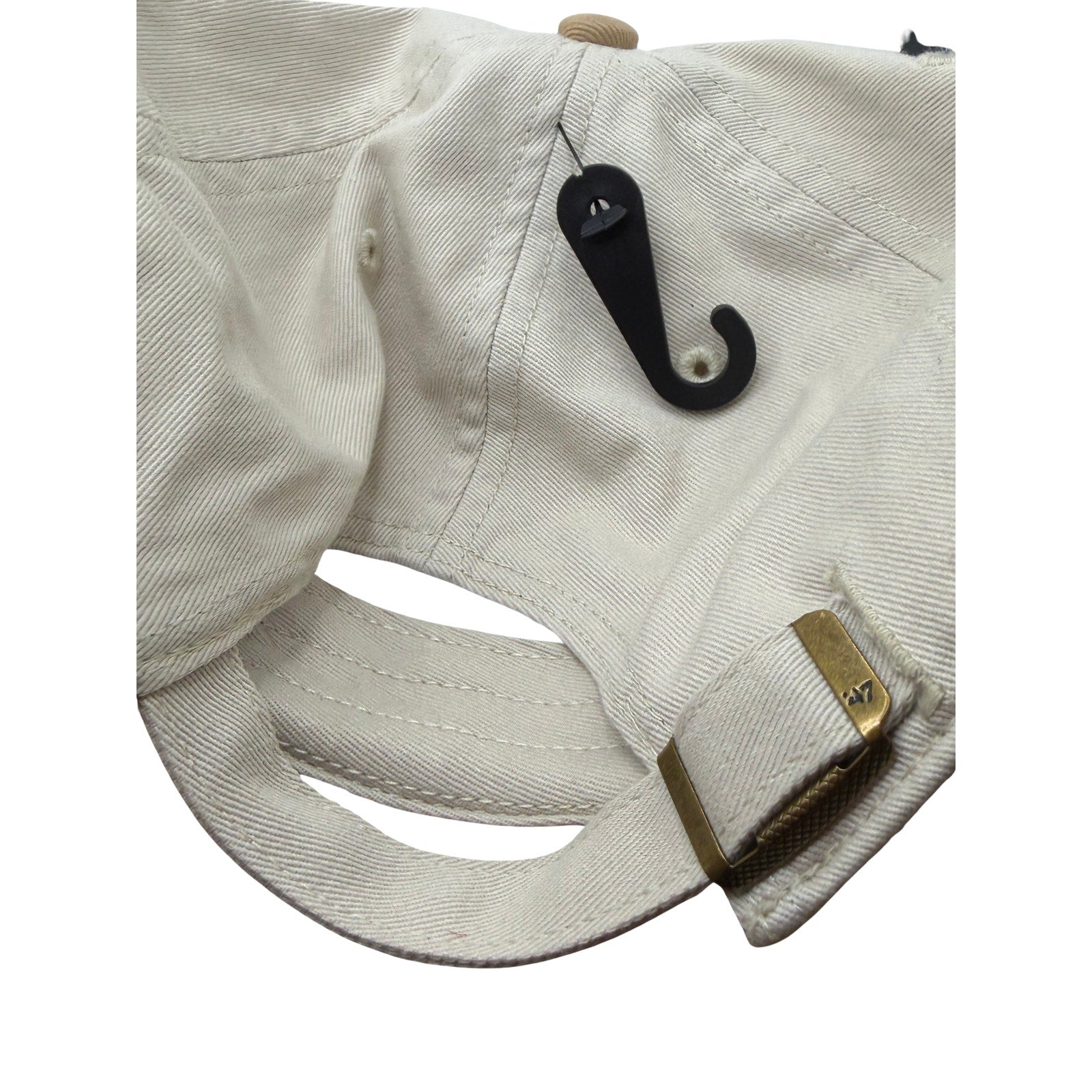 ’47 Chicago White Sox Clean Up adjustable baseball hat in bone tan with team logo, MLB team branding, and curved brim.