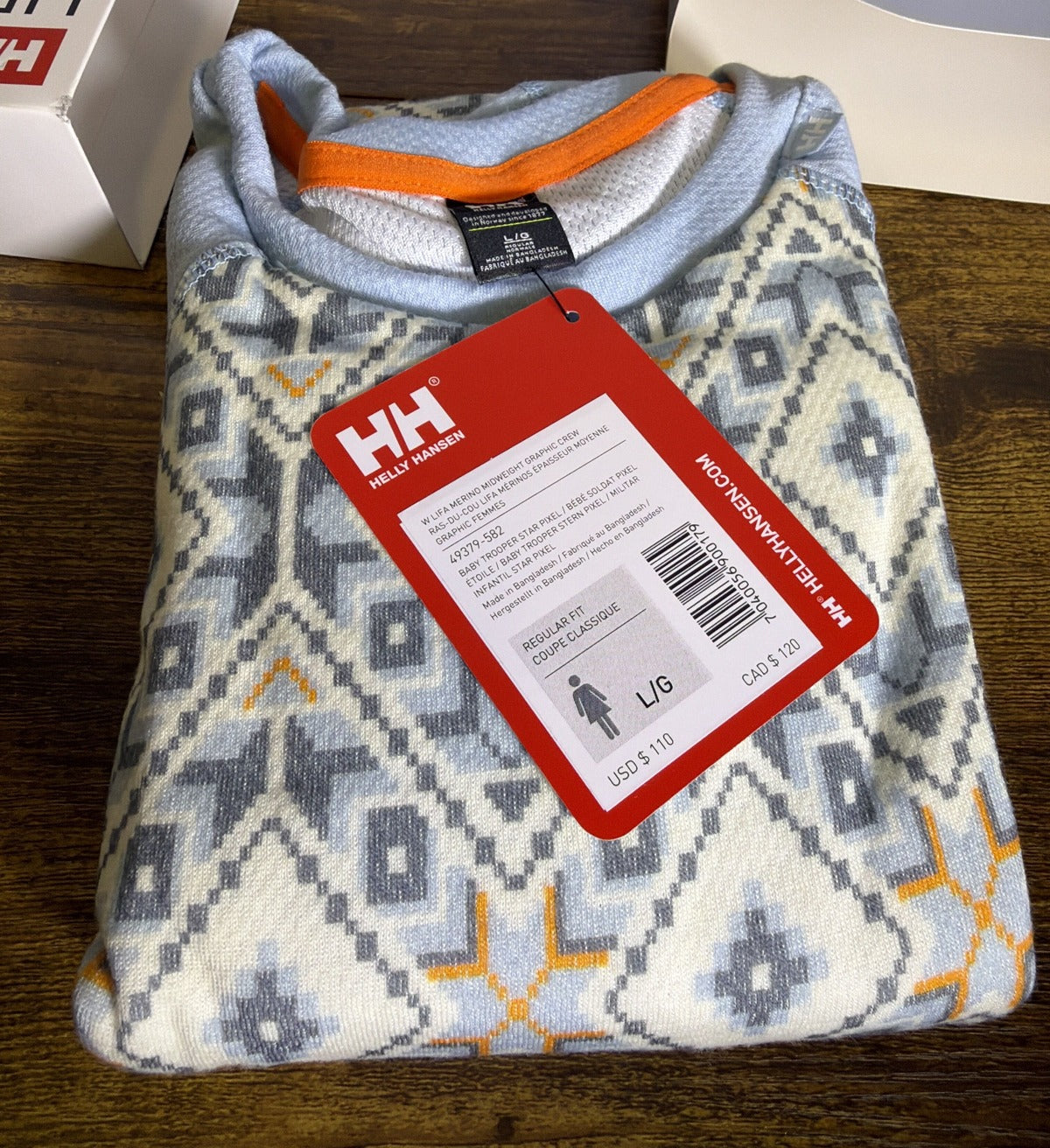 Helly Hansen Women's Lifa Merino midweight graphic crew base layer shirt in Baby Trooper Star Pixel, size L, new with tags.