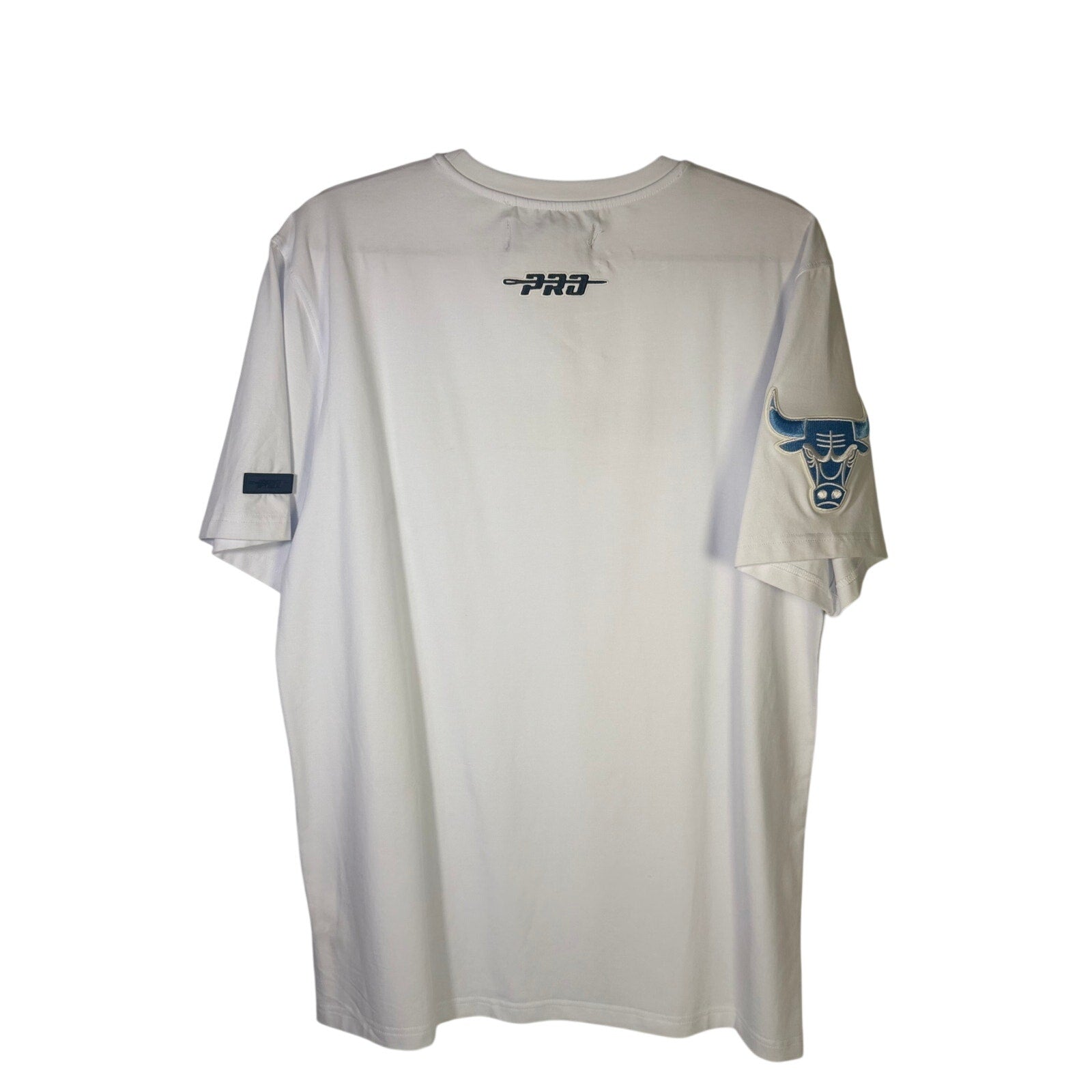 Pro Standard Chicago Bulls men's white NBA short sleeve T-shirt with team logo and design, casual sportswear for fans