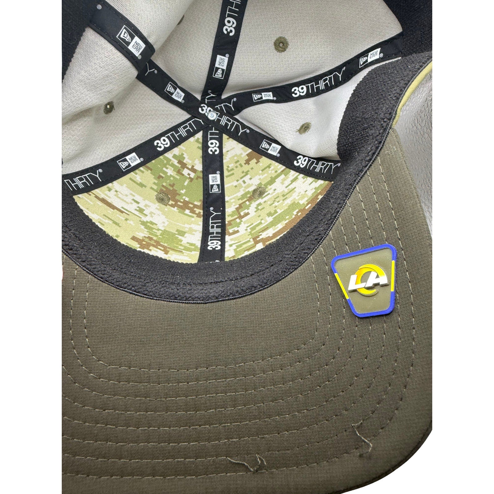 Olive green Los Angeles Rams NFL New Era 39THIRTY salute to service hat with team logo and embroidered details.