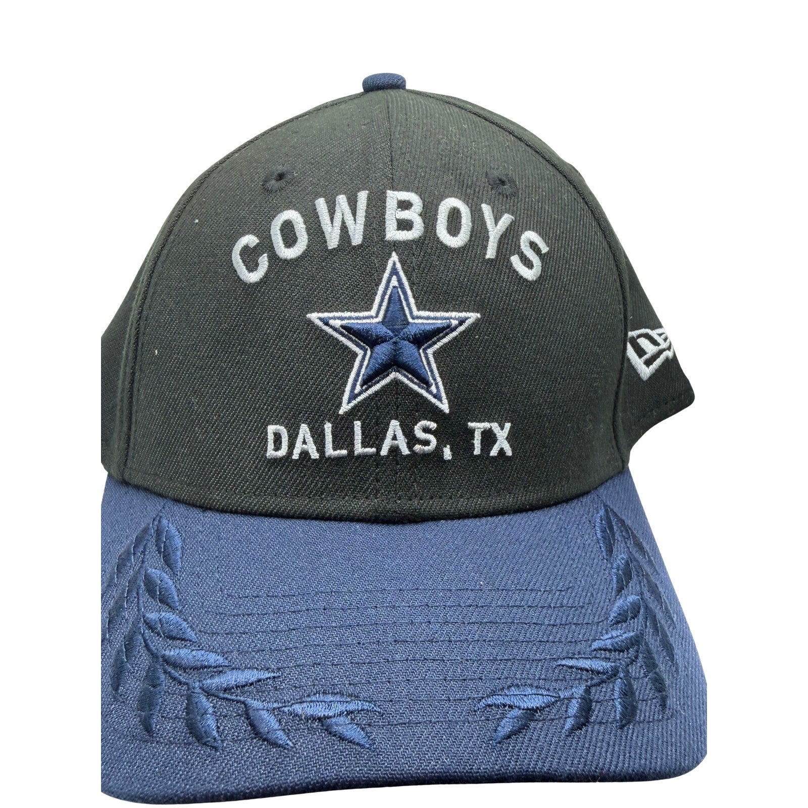 Black and navy New Era Dallas Cowboys NFL hat with embroidered star logo, one size fits all, stylish sports cap.