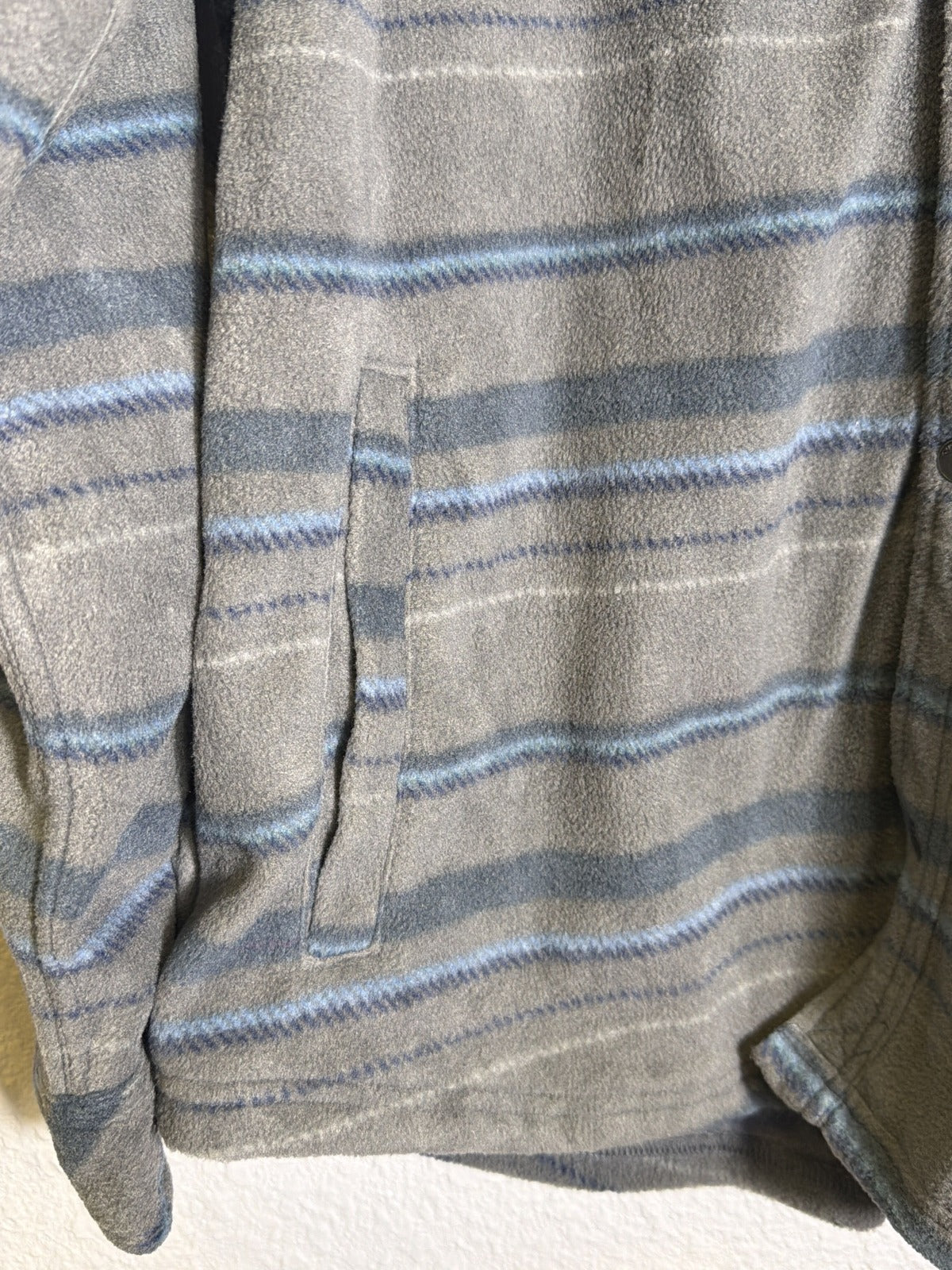 O'Neill Canyons Hooded Superfleece Shirt Jacket in gray blue stripe, men's XL, showing front view with hood and fleece fabric.