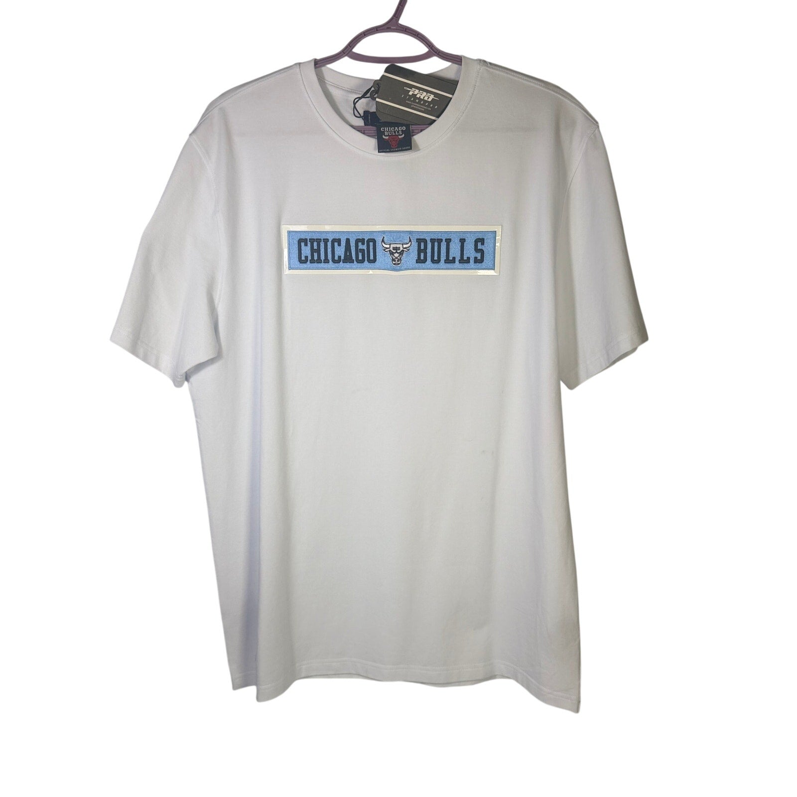 Pro Standard Chicago Bulls men's large white NBA short sleeve T-shirt with team logo and classic design.
