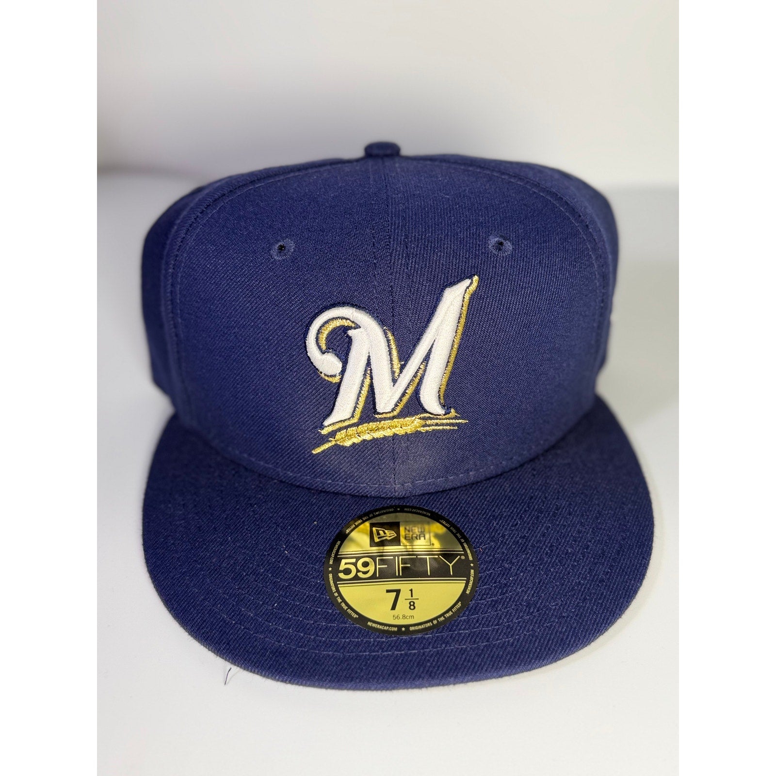 New Era Milwaukee Brewers 59FIFTY fitted cap in blue, size 7 1/8, MLB team hat, new with tags.
