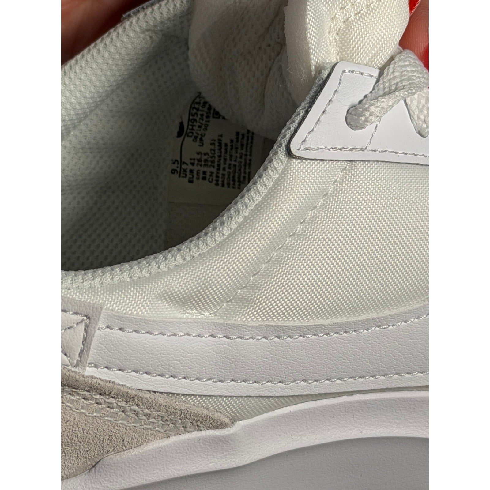 Nike Waffle Debut women's sneakers in size 9.5, featuring a classic design with white and gum sole details.