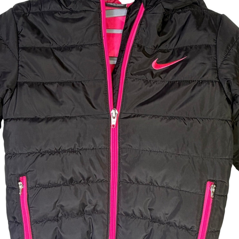 Nike toddler girls' black and pink hooded puffer jacket, size 4T, with quilted design and front zipper.