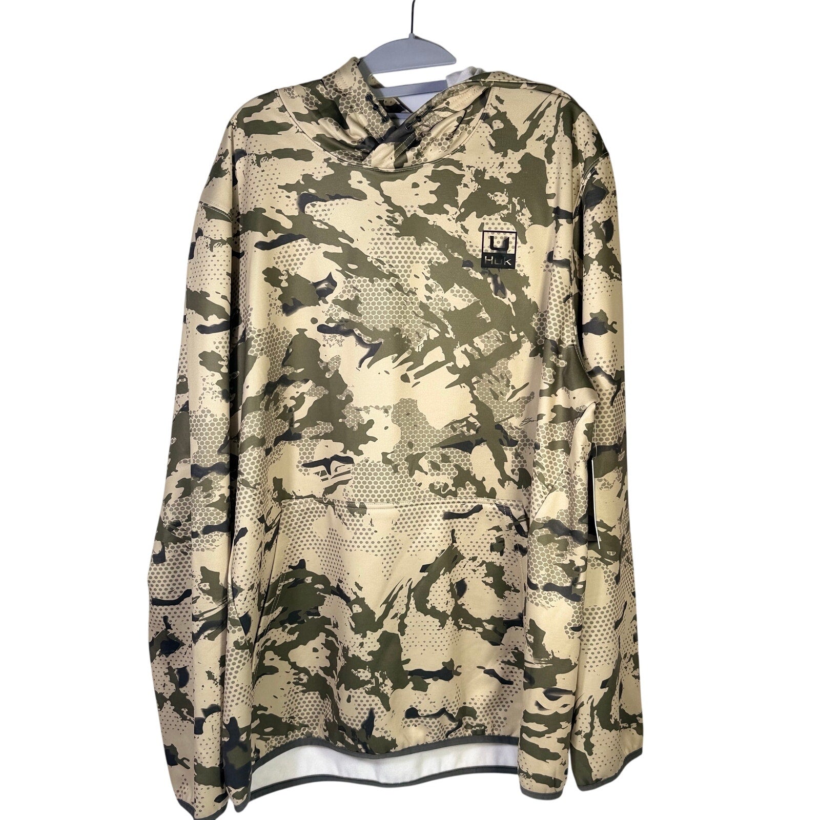 HUK men’s camo printed fishing hoodie in size XL, front view showcasing the camouflage pattern and hoodie design.