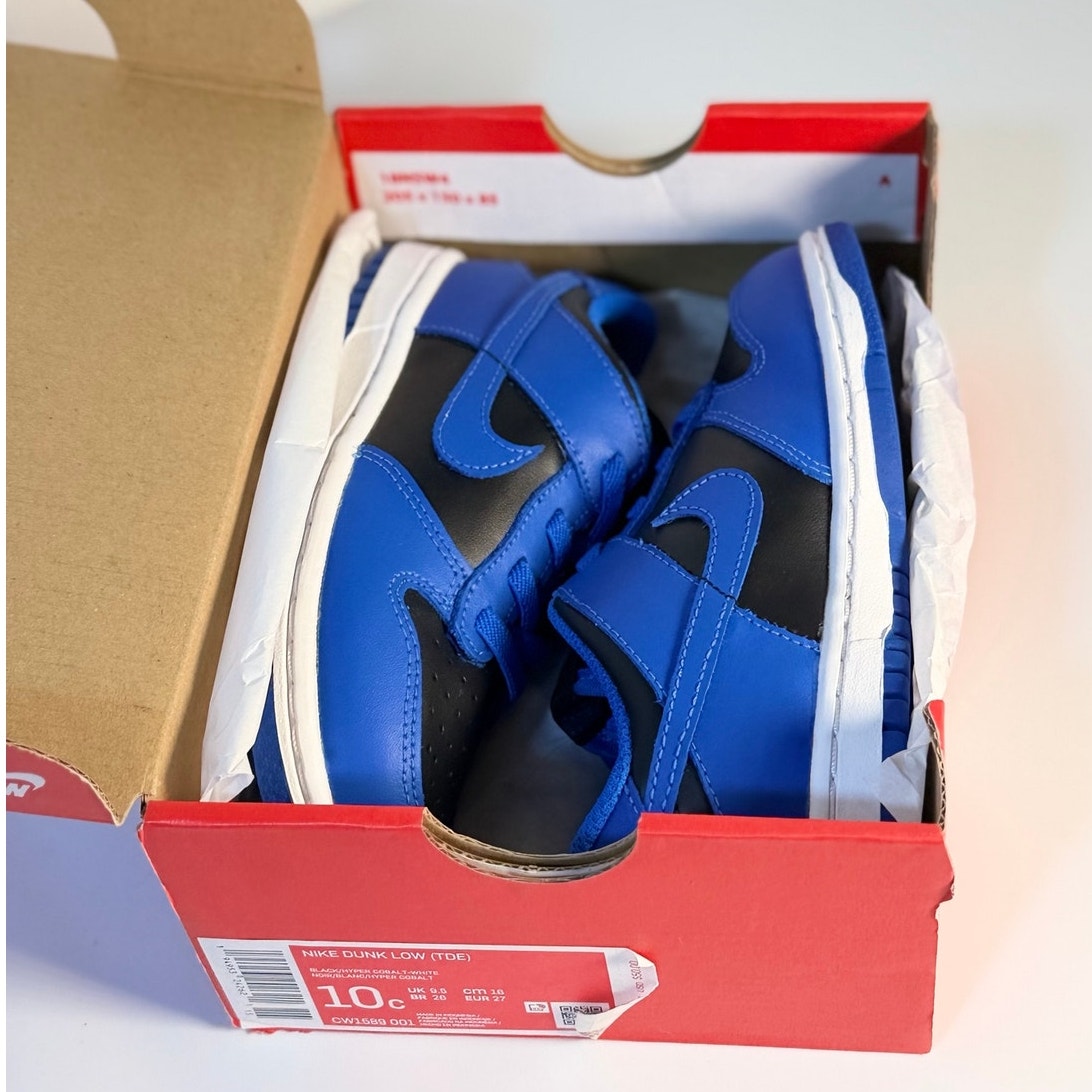 Nike Dunk Low GS sneakers for kids in royal blue and black with athletic design, featuring Nike branding and a stylish low-top silhouette.