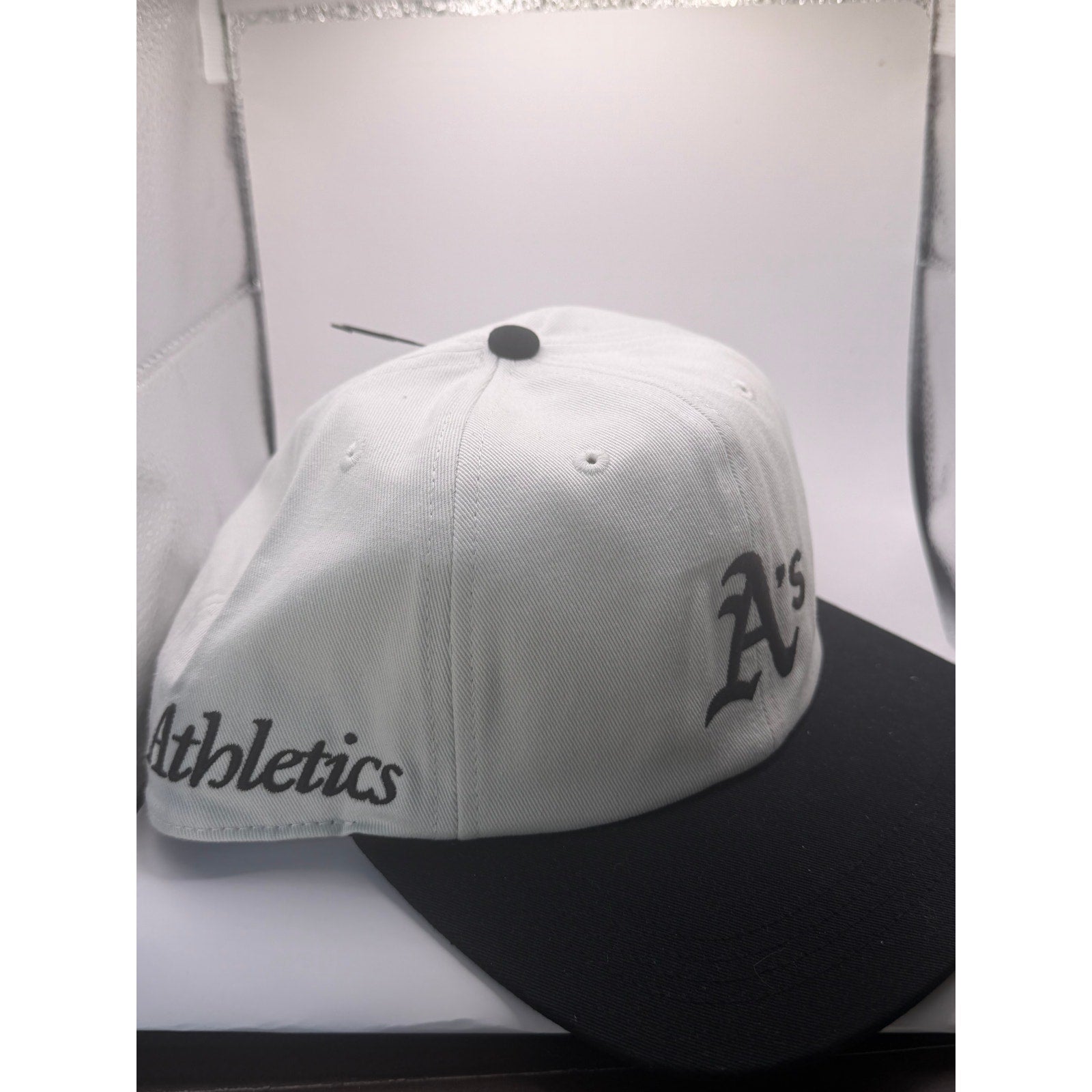 ’47 Oakland Athletics A’s adjustable snapback hat in gray and black with MLB logo, featuring team branding and a flat brim.
