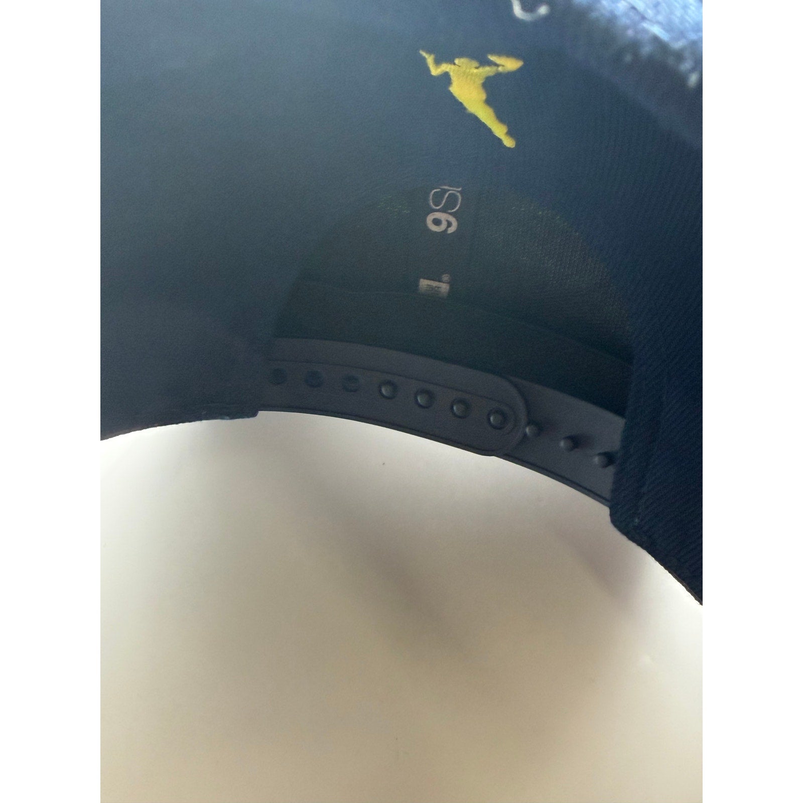 New Era Dallas Wings WNBA navy 9SEVENTY stretch-snap hat, one size, new with adjustable snap closure.