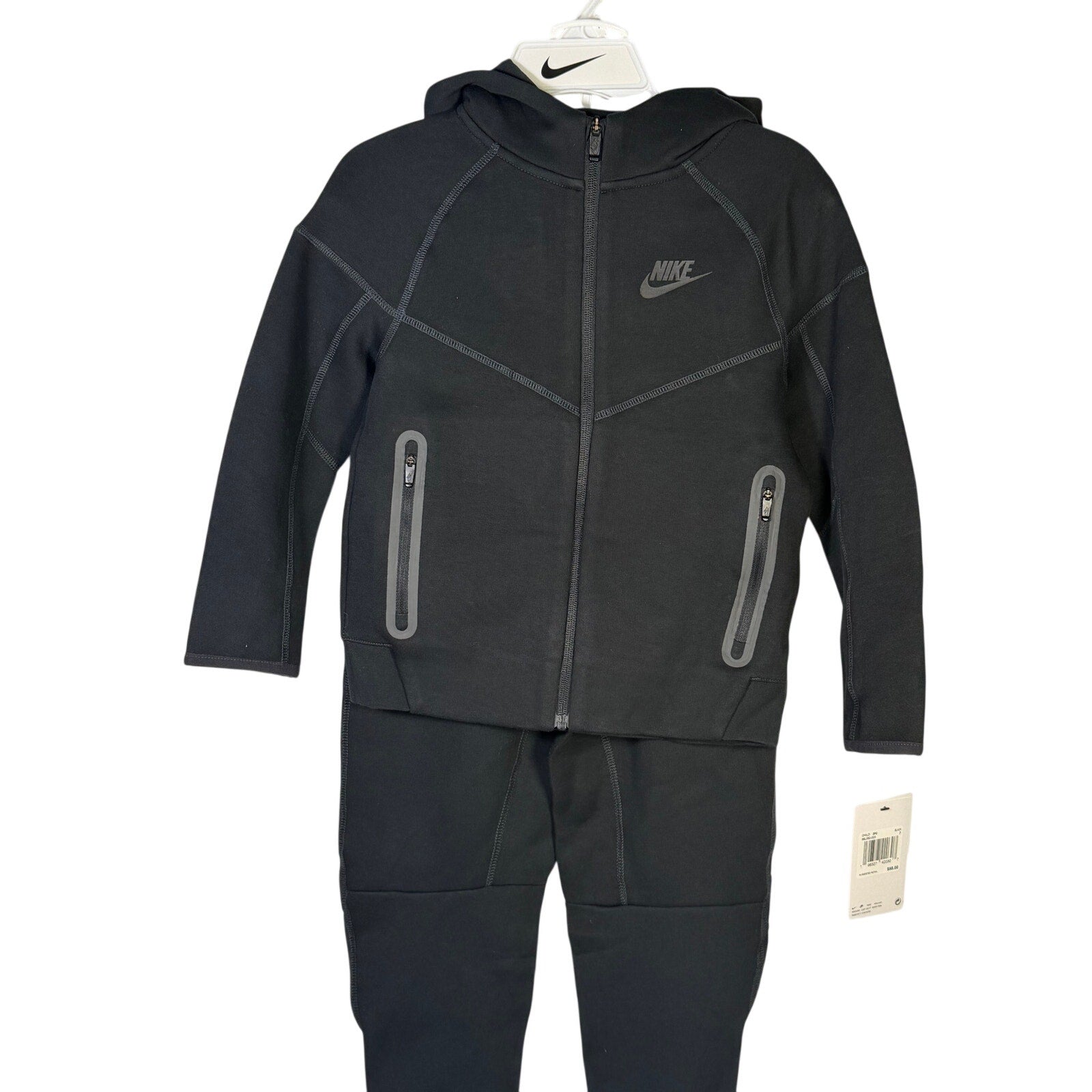 Nike kids' black Tech Fleece full-zip hoodie and jogger set, size 7, featuring BB-8 graphic on the hoodie.