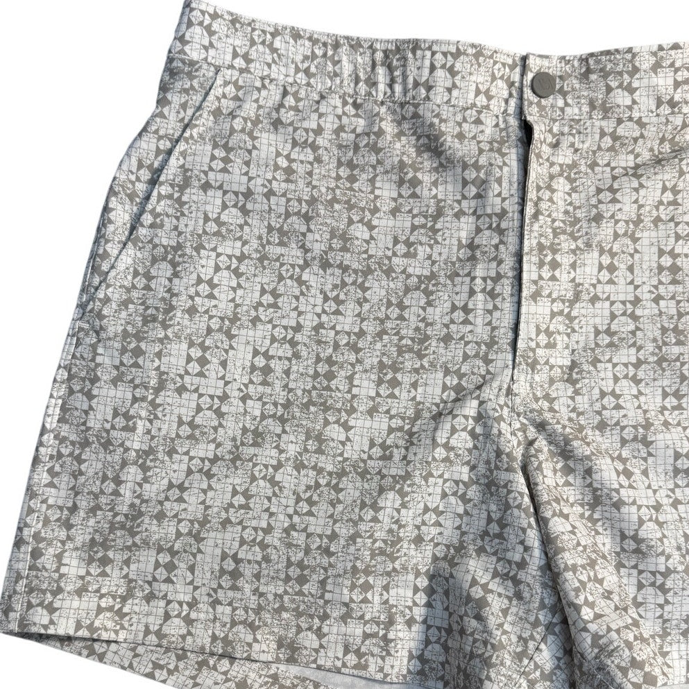 VRST Men’s Large 5” Resort Short White Silver Geo 4-Way Stretch UPF 50+