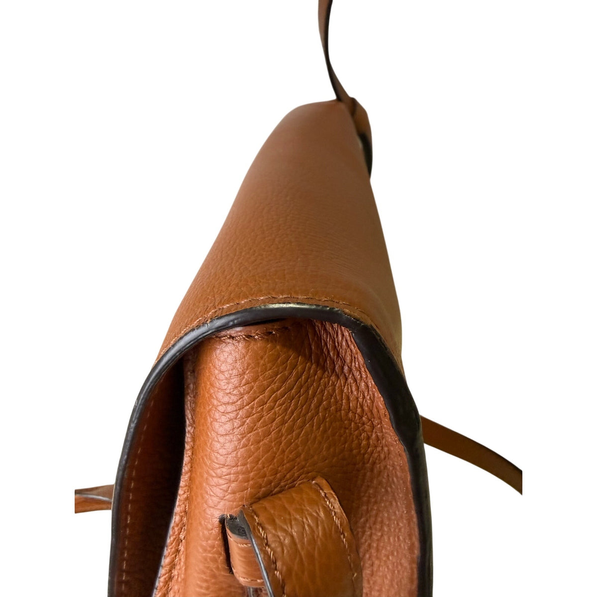 Chloé Marcie medium saddle crossbody handbag in brown grained calfskin leather with gold hardware, featuring adjustable strap and classic design.