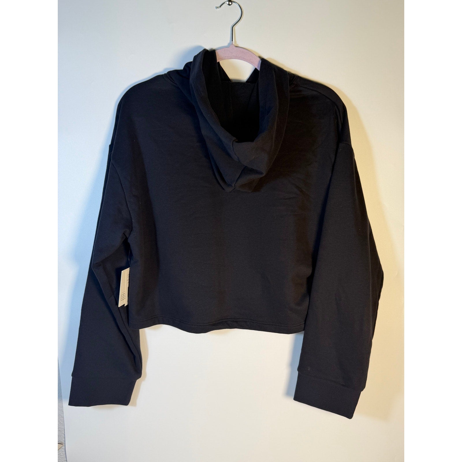 Beyond Yoga women's black cropped hoodie, small pullover sweatshirt with hood and long sleeves.