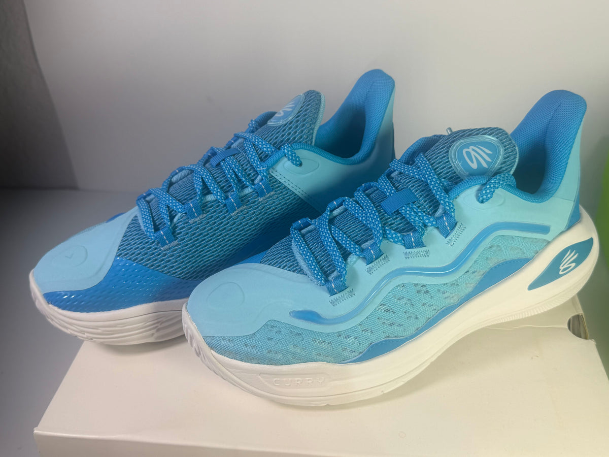 Under Armour Curry Flow basketball shoes in blue for youth size 7Y, featuring athletic design and supportive sole.