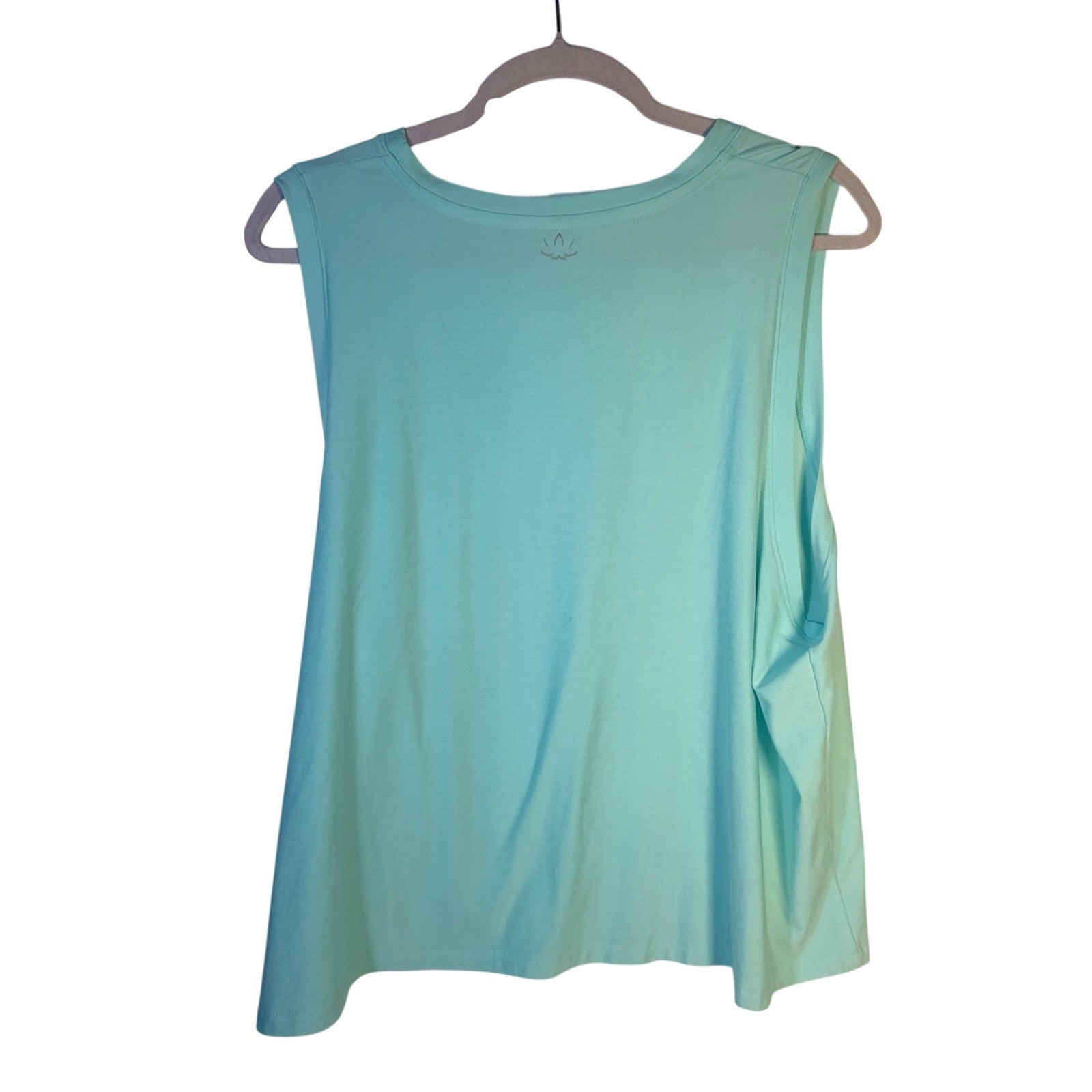 Beyond Yoga women's green sleeveless tank top, lightweight and fitted, perfect for activewear or casual wear.