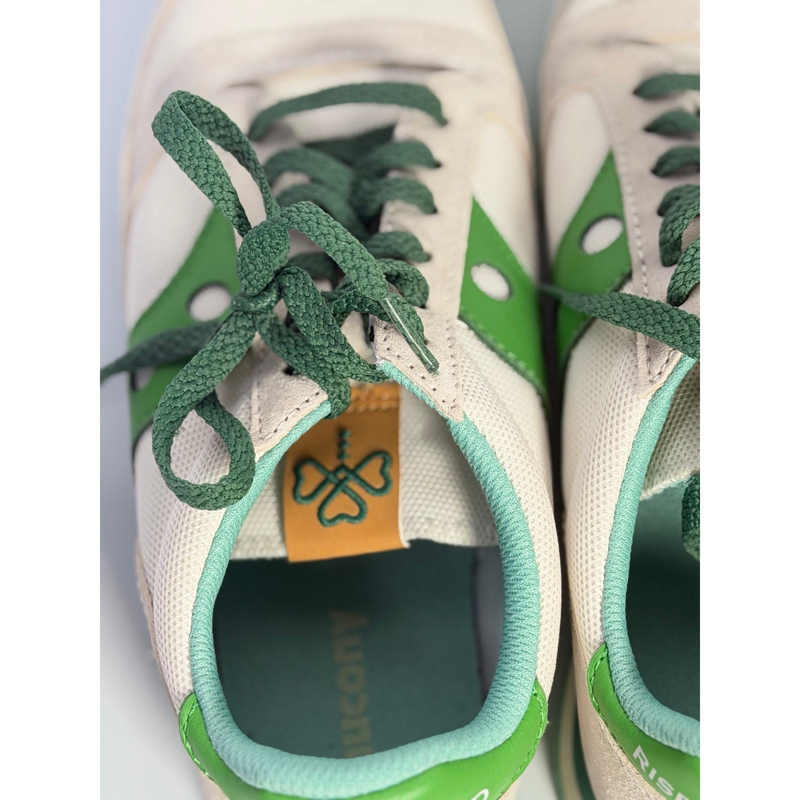 Pre-owned Saucony Jazz Triple women's athletic sneakers in white and green, size 7.5, with a platform design.