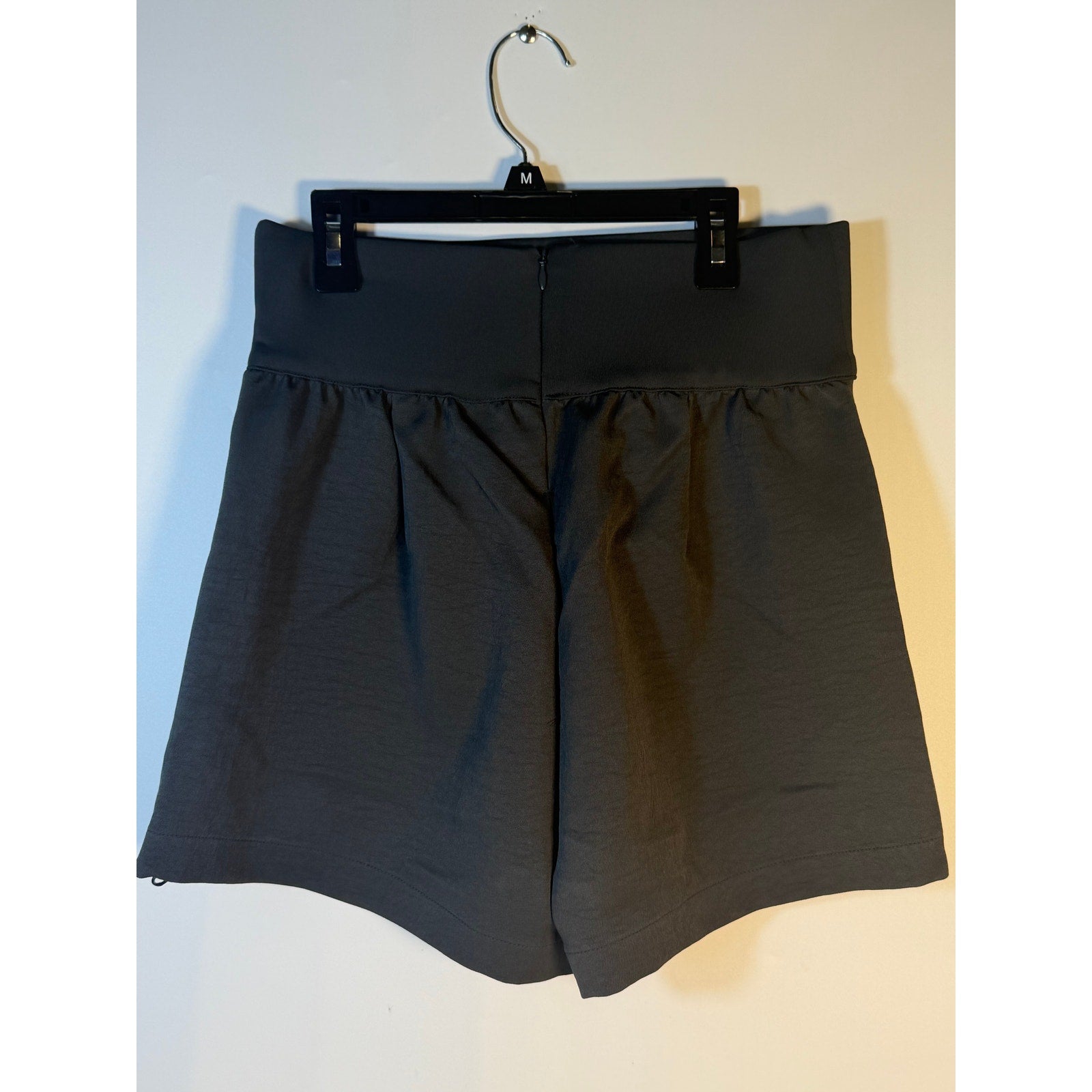 Nike Dri-FIT Flex Bliss Luxe women's shorts in gray, high-rise design, suitable for running, with a comfortable fit.