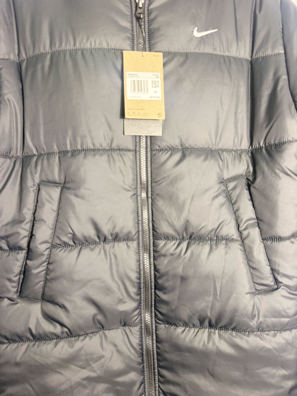 Nike Sportswear Classic Puffer Therma-FIT long hooded parka in black, women's XS jacket with insulated, quilted design.