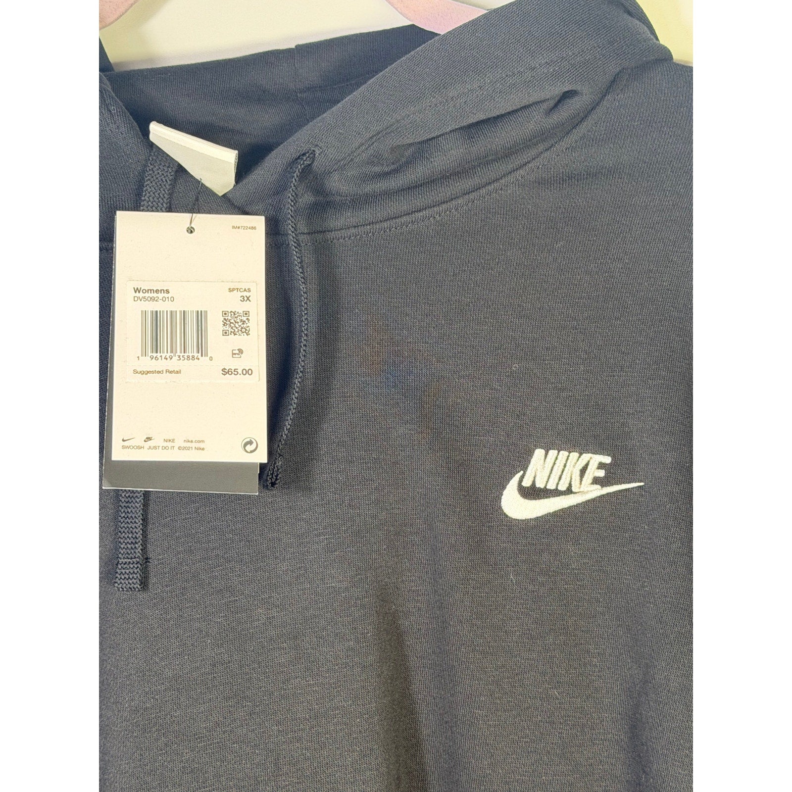 Nike women's oversized black hoodie with swoosh logo, featuring a comfortable pullover design in size 3X.