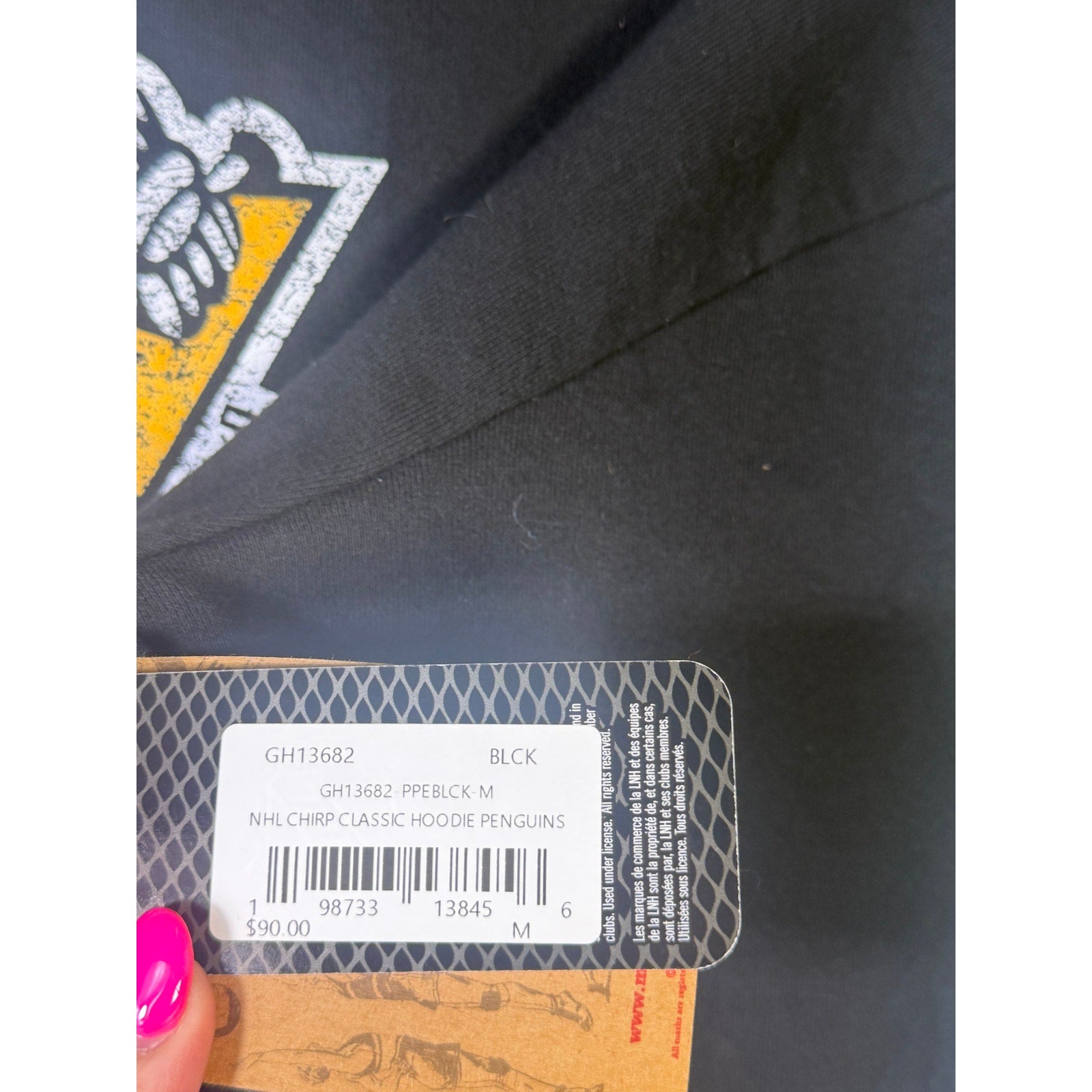 Mitchell & Ness Pittsburgh Penguins NHL Chirp Classic hoodie for men, medium size, featuring logo and design on front.