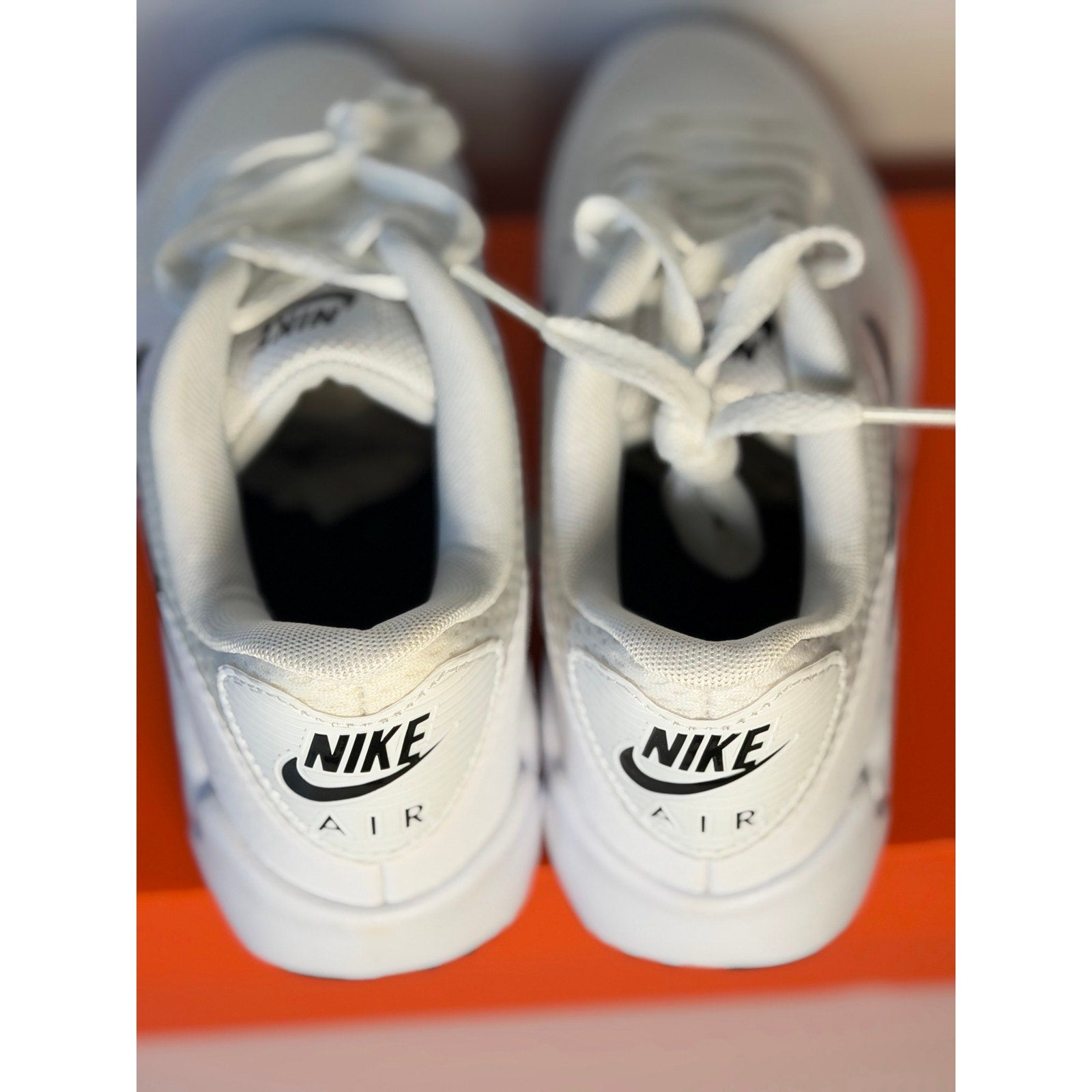Nike Air Max 90 G golf shoes in white and black for men and women, featuring sleek design and sporty style.