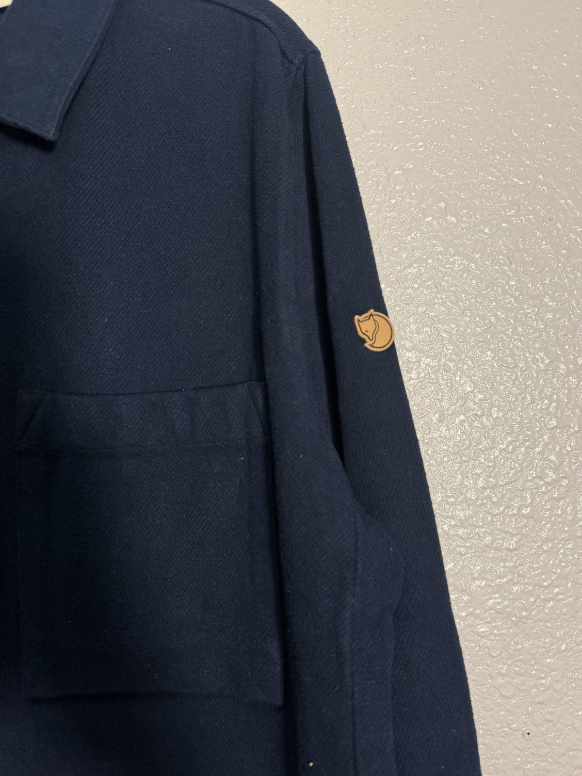 Fjällräven Singi Flannel Overshirt Shacket in dark navy, women's size L, made of soft plaid flannel fabric, worn as a casual jacket