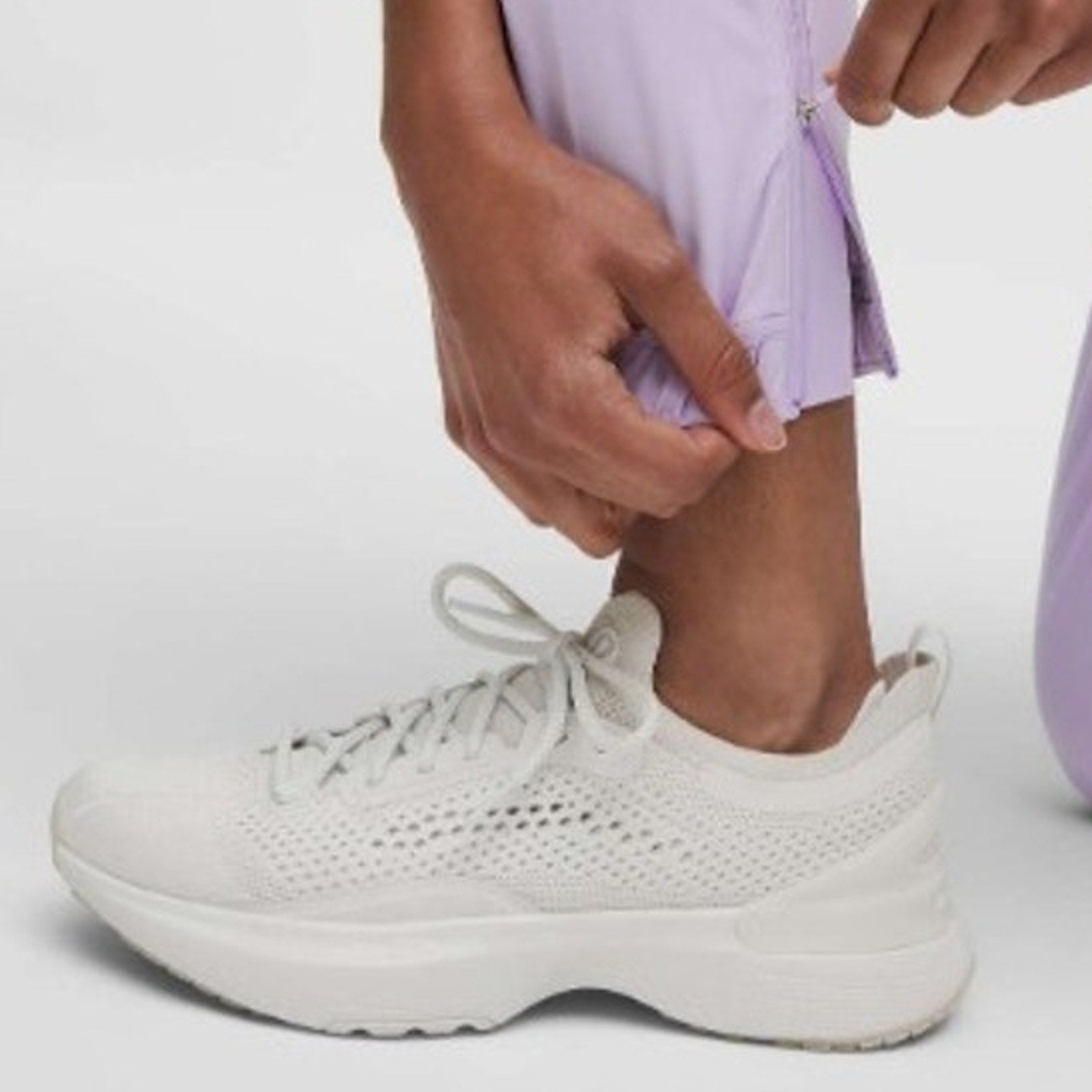 Lululemon Athletica lavender frost Adapted State HR jogger pants, full length, size 4, with a relaxed fit and elastic waistband.