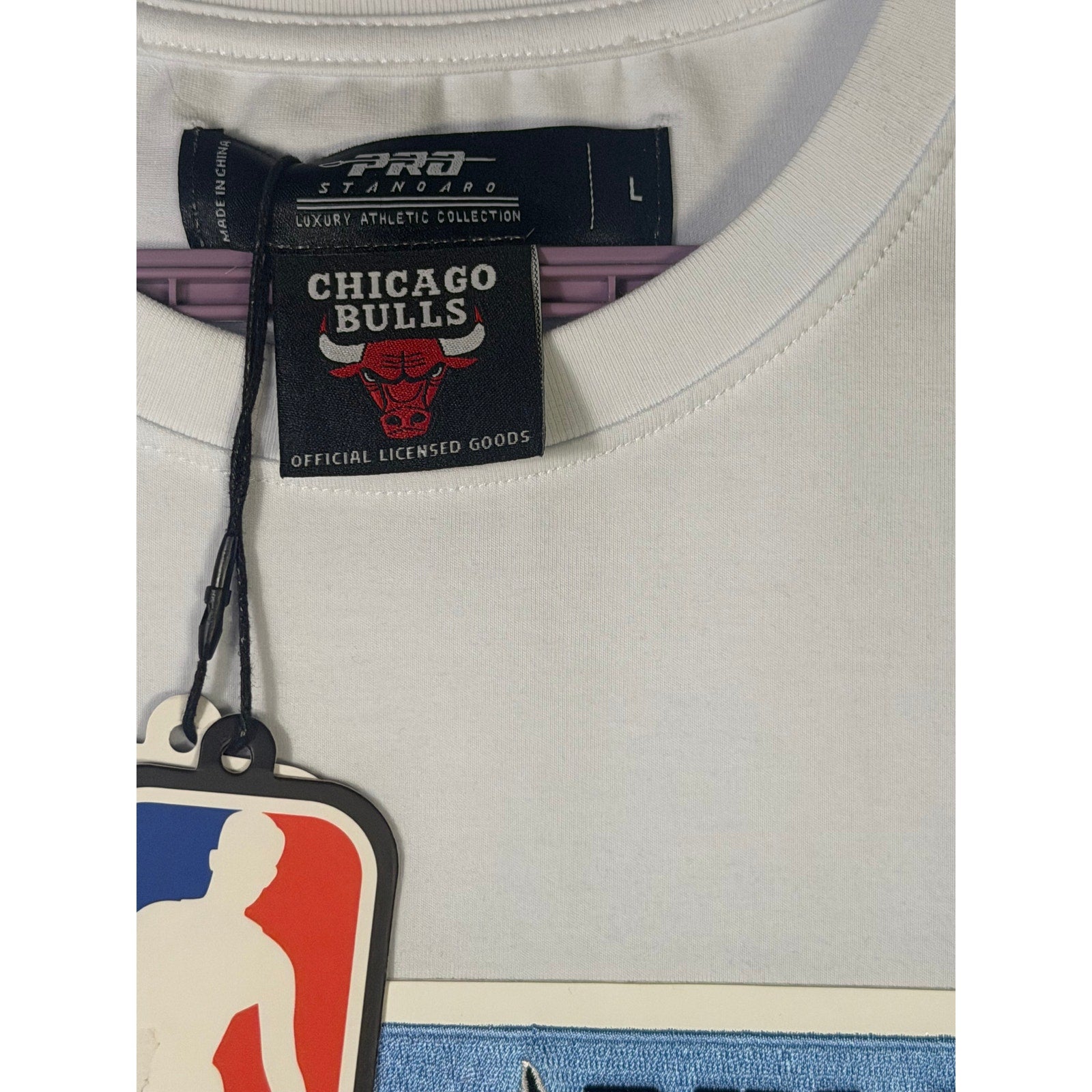 Pro Standard Chicago Bulls white NBA men's large short sleeve T-shirt with team logo and branding on front.