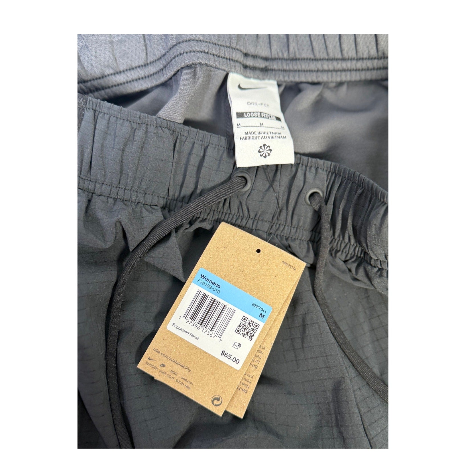 Nike ACG Death Bloom women’s black cargo shorts, size M, featuring functional pockets and a casual fit.