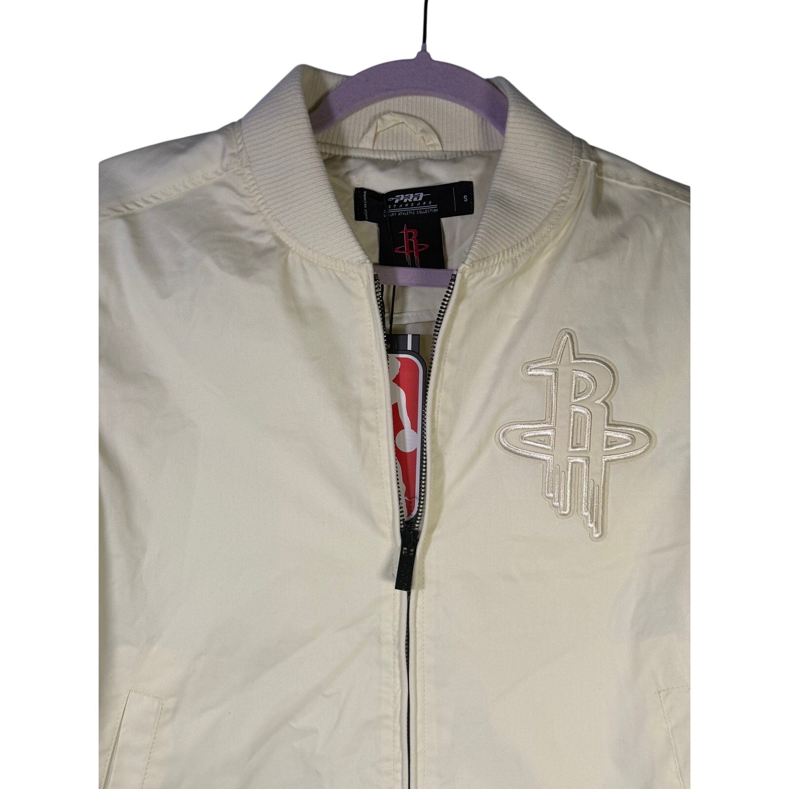 Pro Standard women’s Houston Rockets cream bomber jacket, size S, featuring sporty design and team logo details.