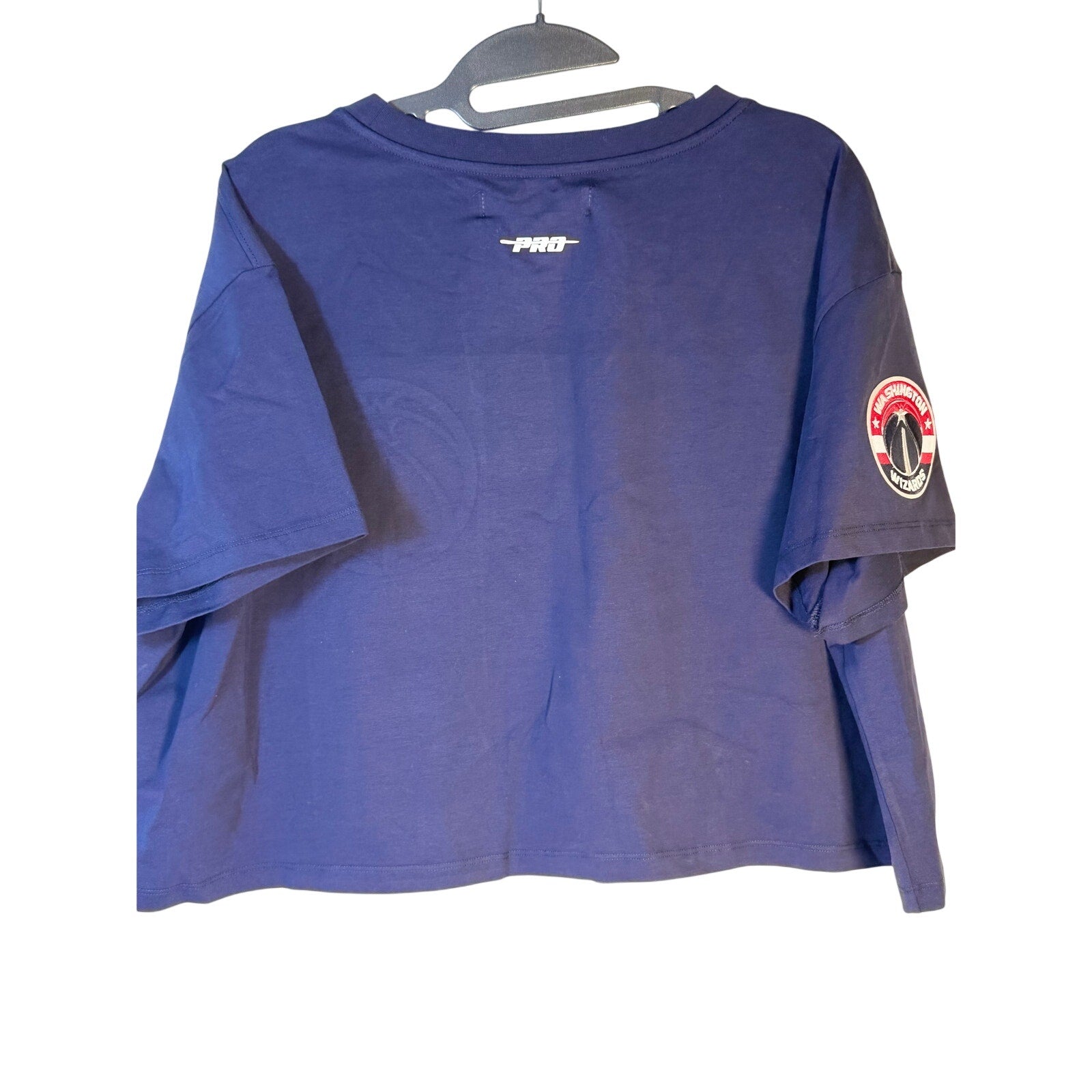 Women's XL Pro Standard Washington Wizards rhinestone logo crop T-shirt with team graphics and sparkling detailing.