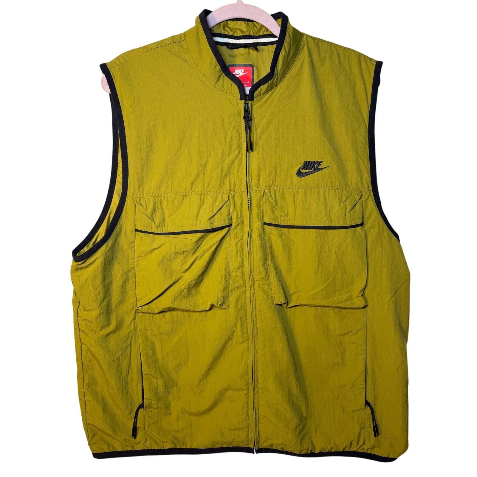 Nike Tech Woven Utility Wind Vest for men, in green, full zip, lightweight and wind-resistant, size medium, designed for active wear.