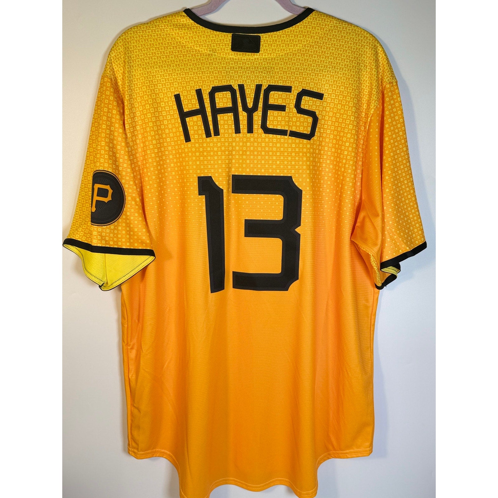 Nike Pittsburgh Pirates City Connect MLB jersey for men in large size, featuring team colors and logo, new with tags.