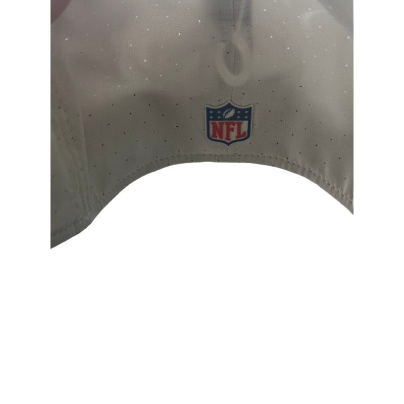 White and navy Dallas Cowboys NFL New Era 39THIRTY hat in Large-XL size, structured cap with team logo and curved brim.