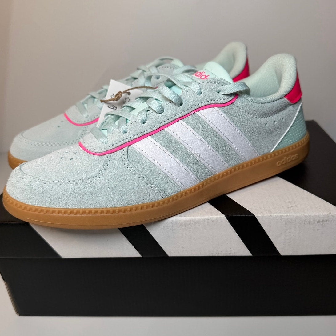 Adidas Breaknet Sleek women's sneakers in mint and pink with white soles, size 7, new condition.