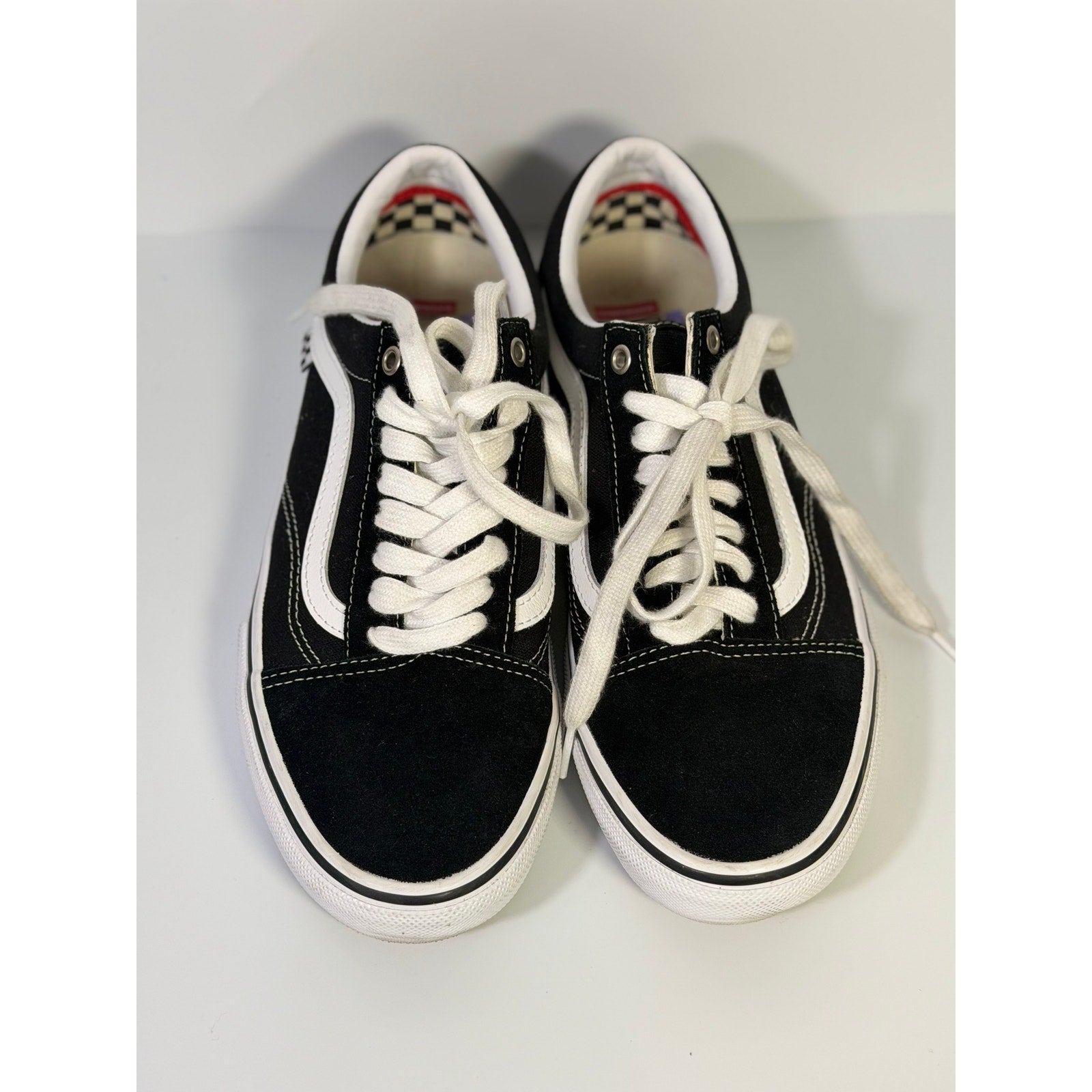 VANS Old Skool black and white low-top skate sneakers with laces, unisex casual skate shoes on clean background.