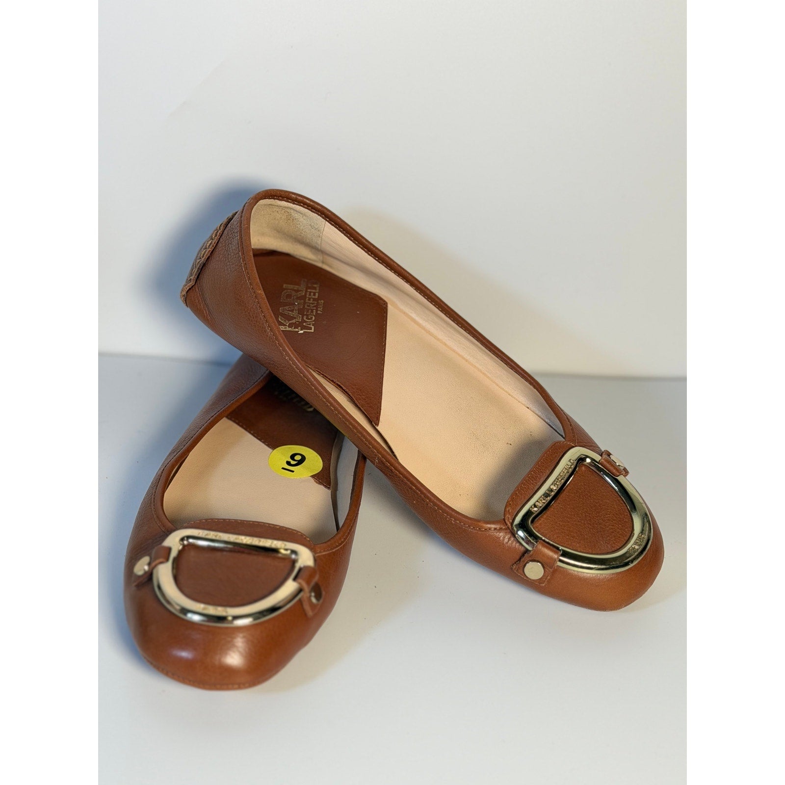 Pre-owned Karl Lagerfeld Paris women's brown ballet flats with gold logo hardware, size US 9, featuring a sleek, classic design.