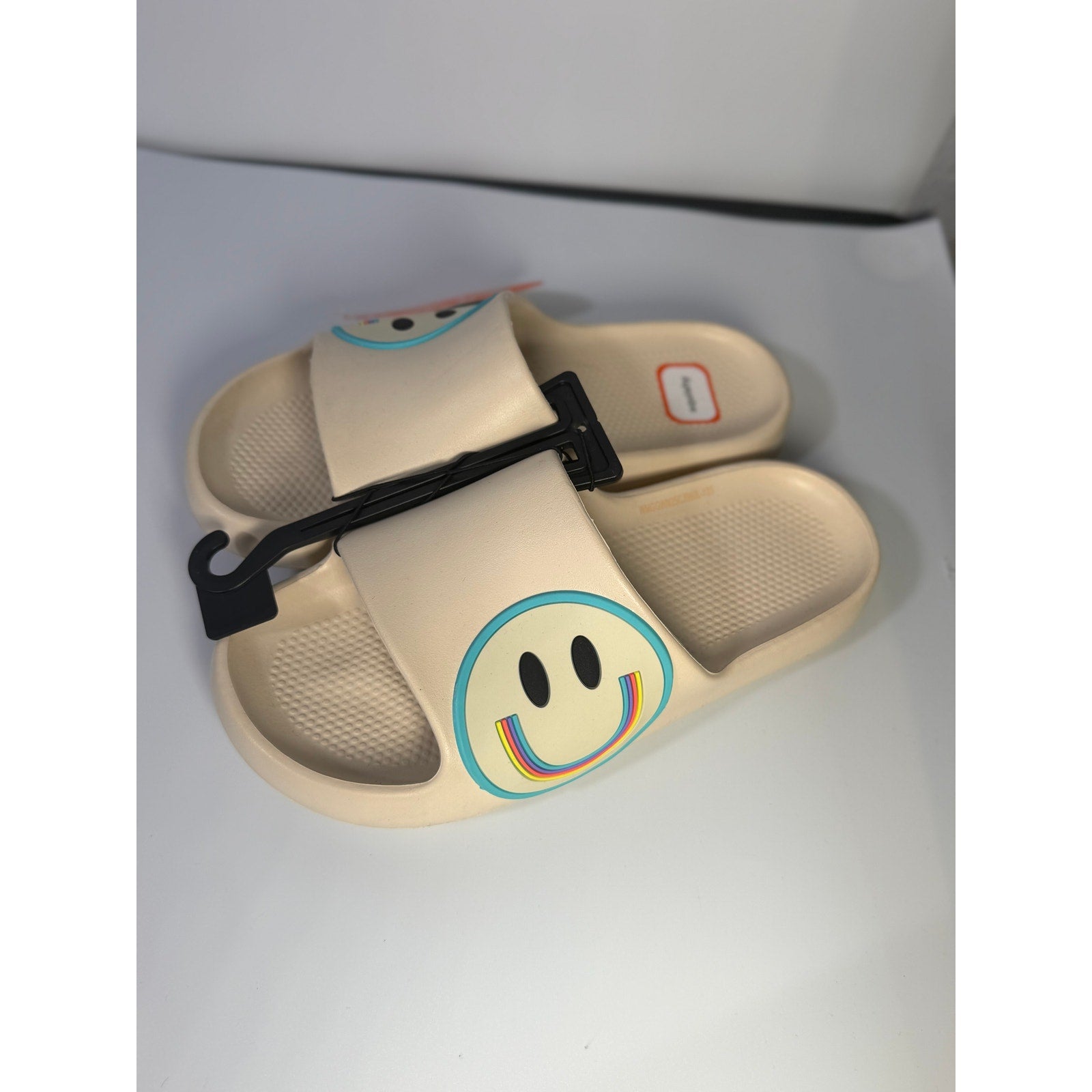 Wonder Nation girls cream smiley face slide sandals in size 4-5 youth, featuring a playful smiley face design and comfortable slip-on style.